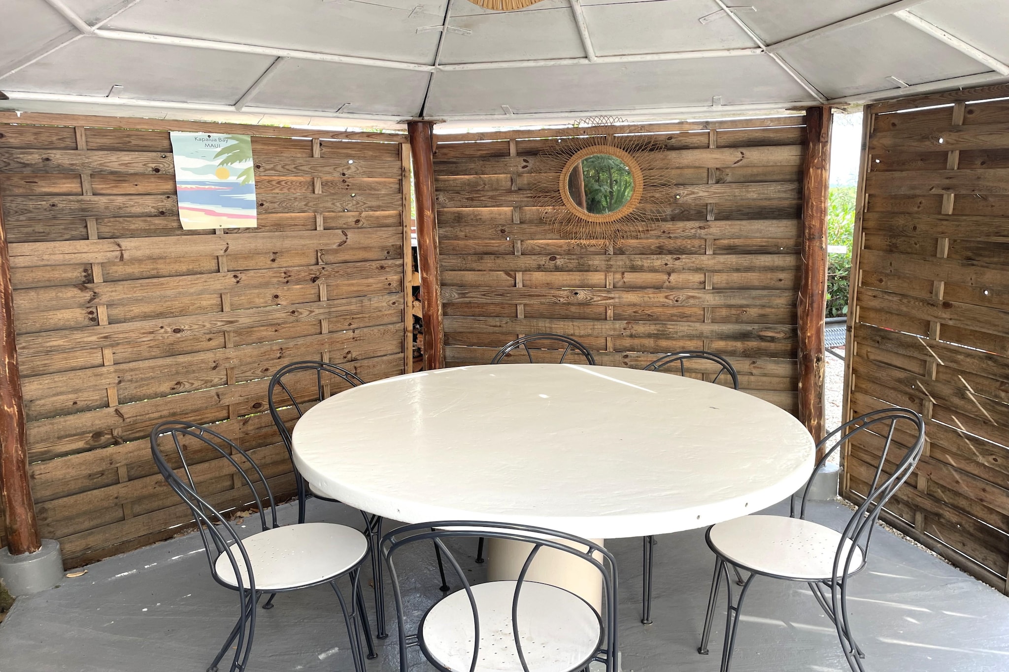 Ground floor: (Kitchen(electric kettle, toaster, cooker, coffee machine, oven, microwave, dishwasher, fridge), Living/diningroom(TV, seating area), bedroom(double bed(140 x 190 cm)), bedroom(double bed(140 x 190 cm)), bedroom(double bed(140 x 190 cm)), bathroom(shower, hairdryer), bathroom(shower), toilet, toilet)\n\nair conditioning, terrace(30 m2), parking