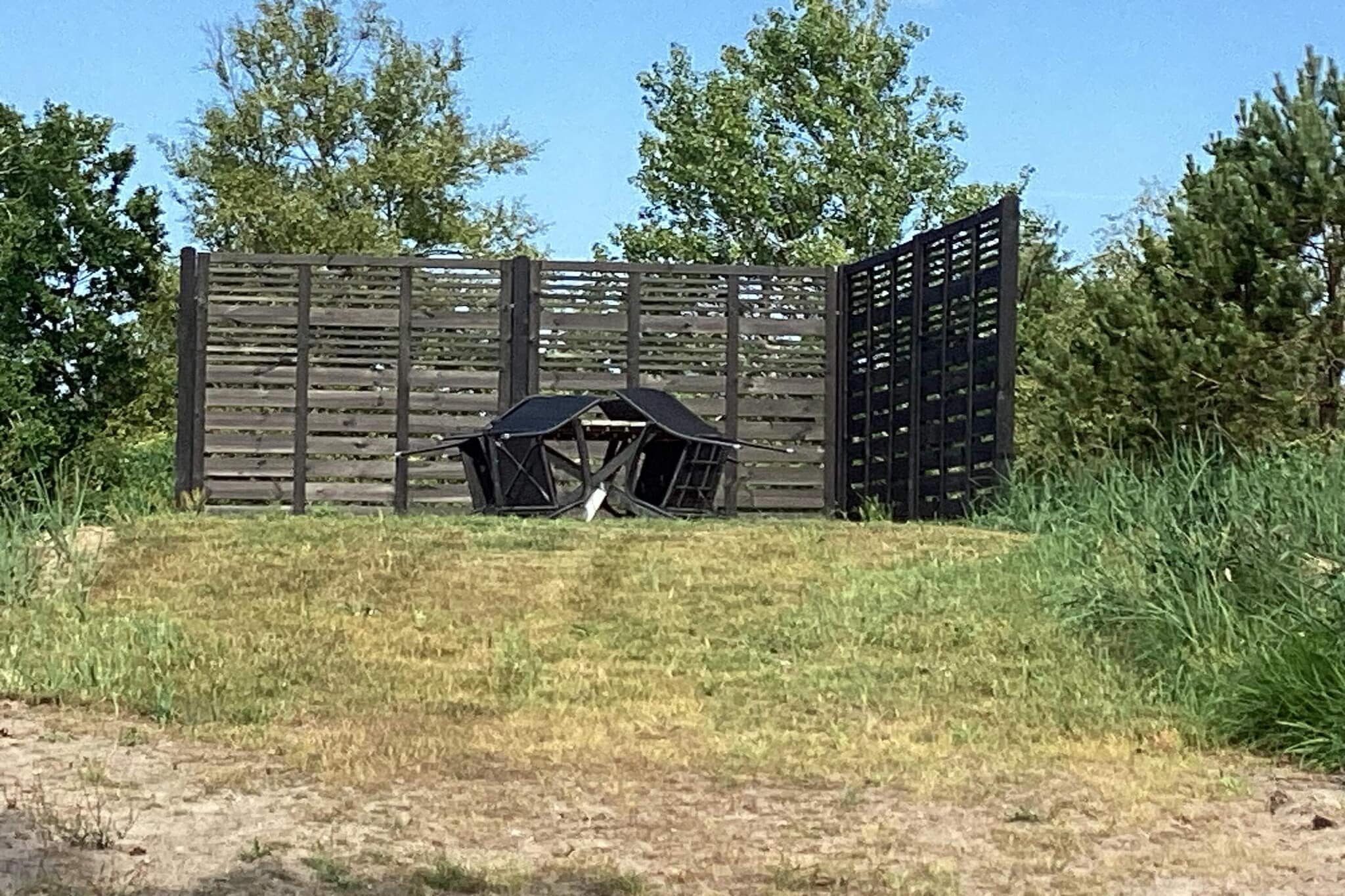 Kitchen(cooker(electric), coffee machine, oven, microwave, fridge(+ freezer)), Living/bed room(TV, CD player), bedroom(2x single bed), bedroom(2x bunk bed), bathroom(washbasin, shower, toilet), heating(electric)