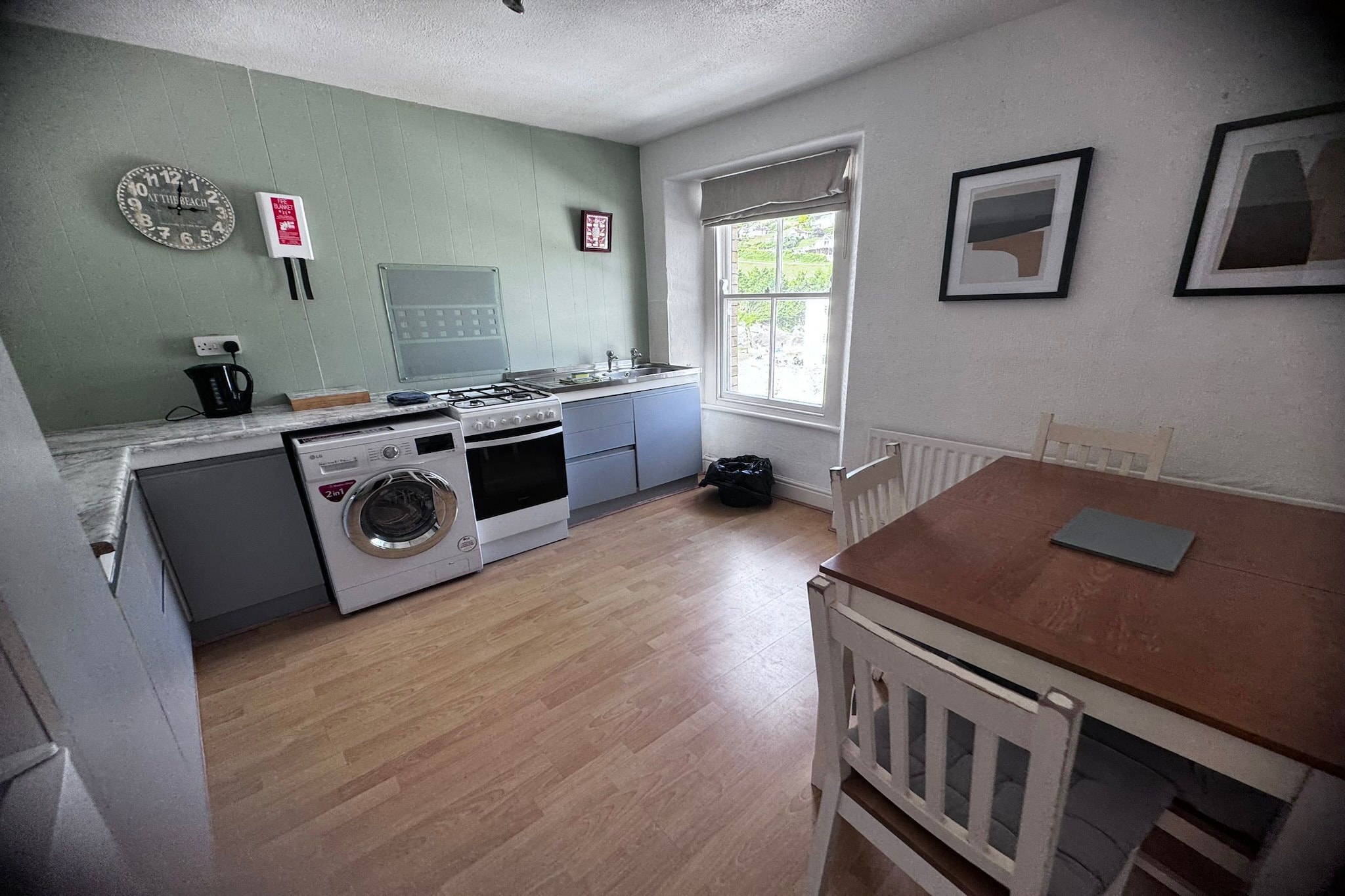 SEASIDE  Two Bed Room Apartment  4 Guest-Keuken