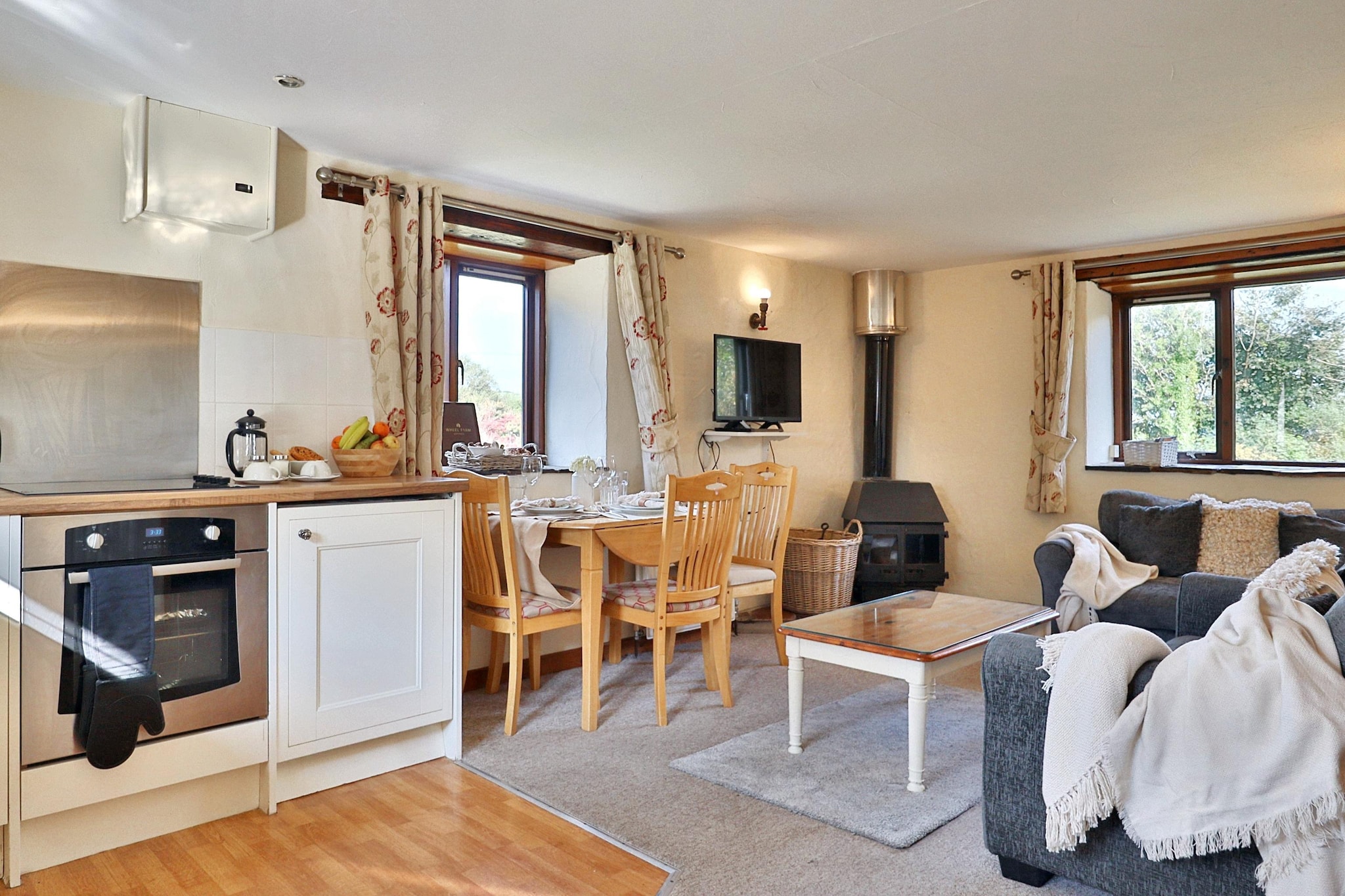 SEASIDE  Two Bed Room Apartment  5 Guest