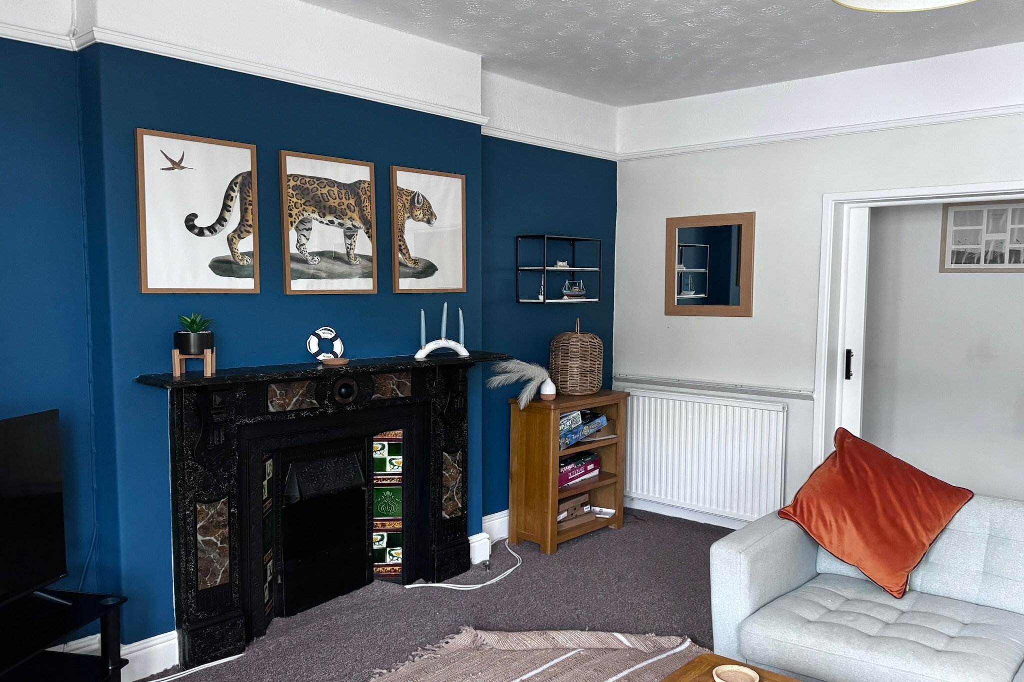 SEASIDE  Two Bed Room Apartment  5 Guest-Woonkamer