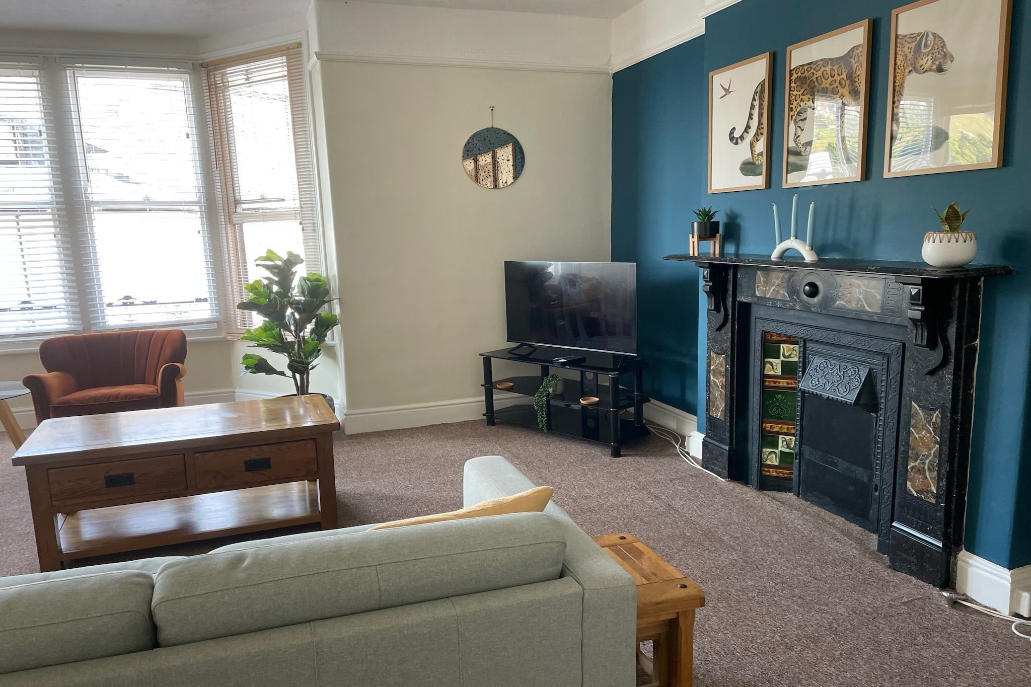 SEASIDE  Two Bed Room Apartment  5 Guest-Woonkamer