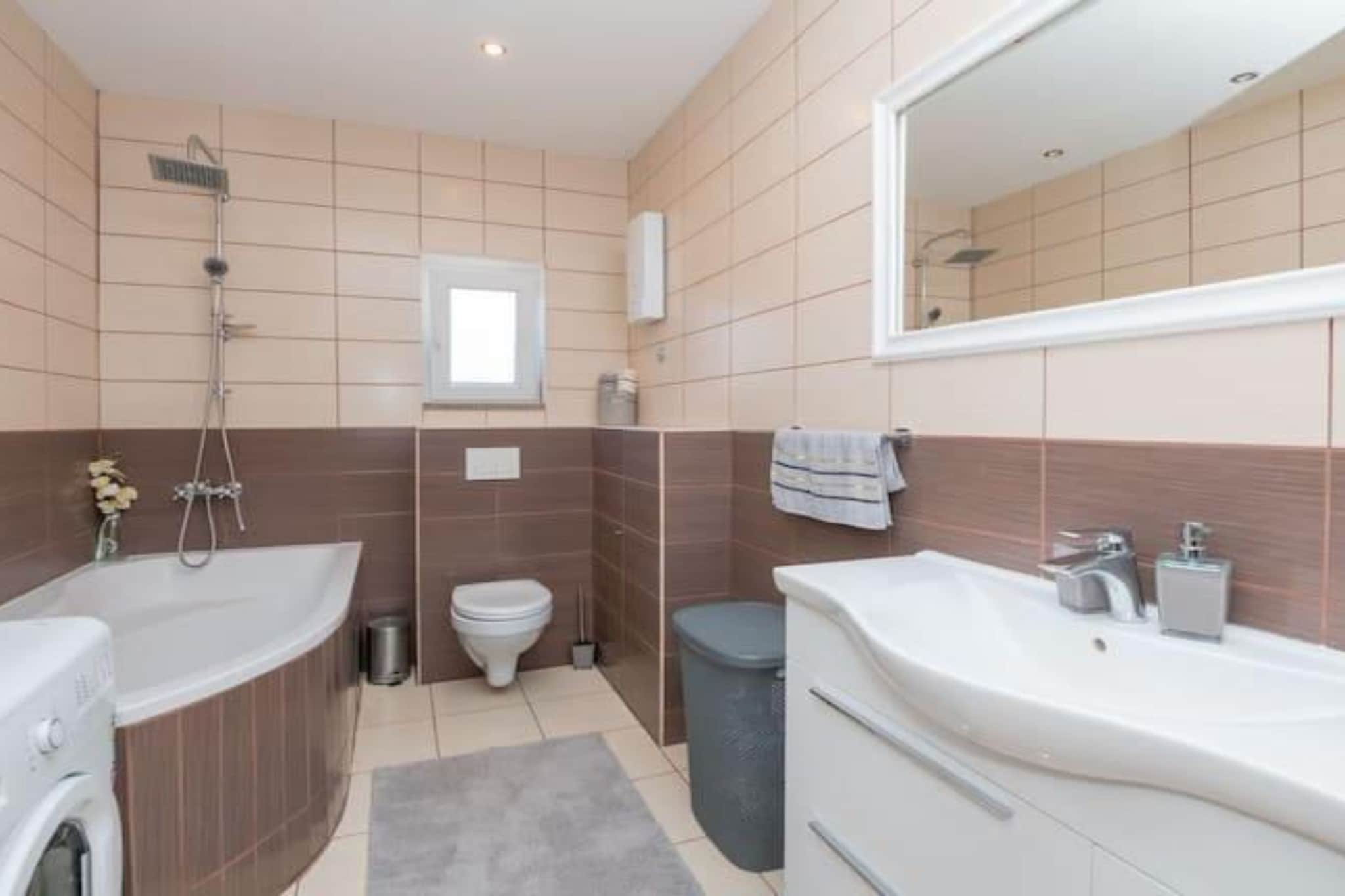 Countryside Villa Tajo - Four Bedroom Holiday Home  with Swimming Pool-Bathroom