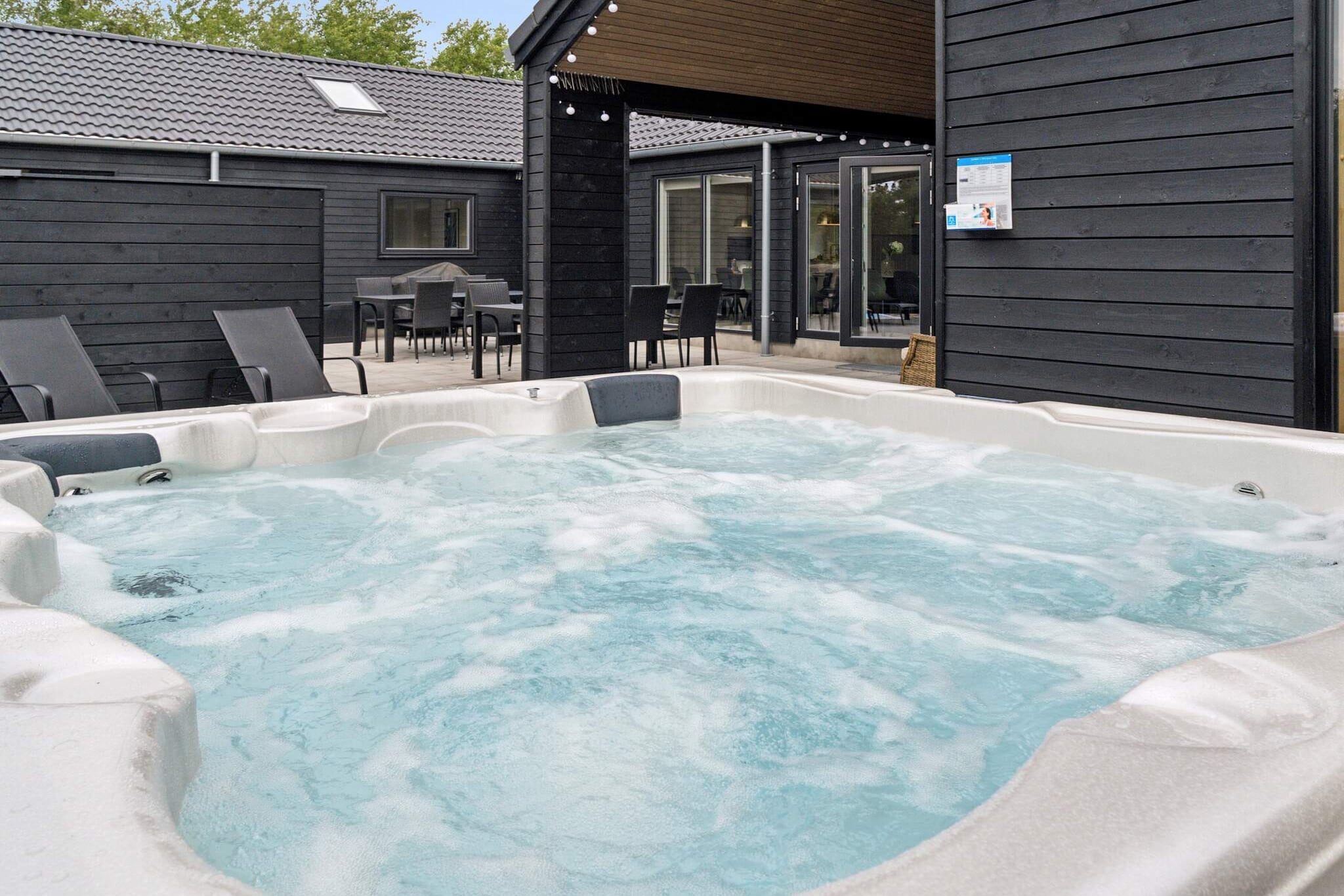5 Sterne Ferienhaus in Rødby-Wellnessbereich