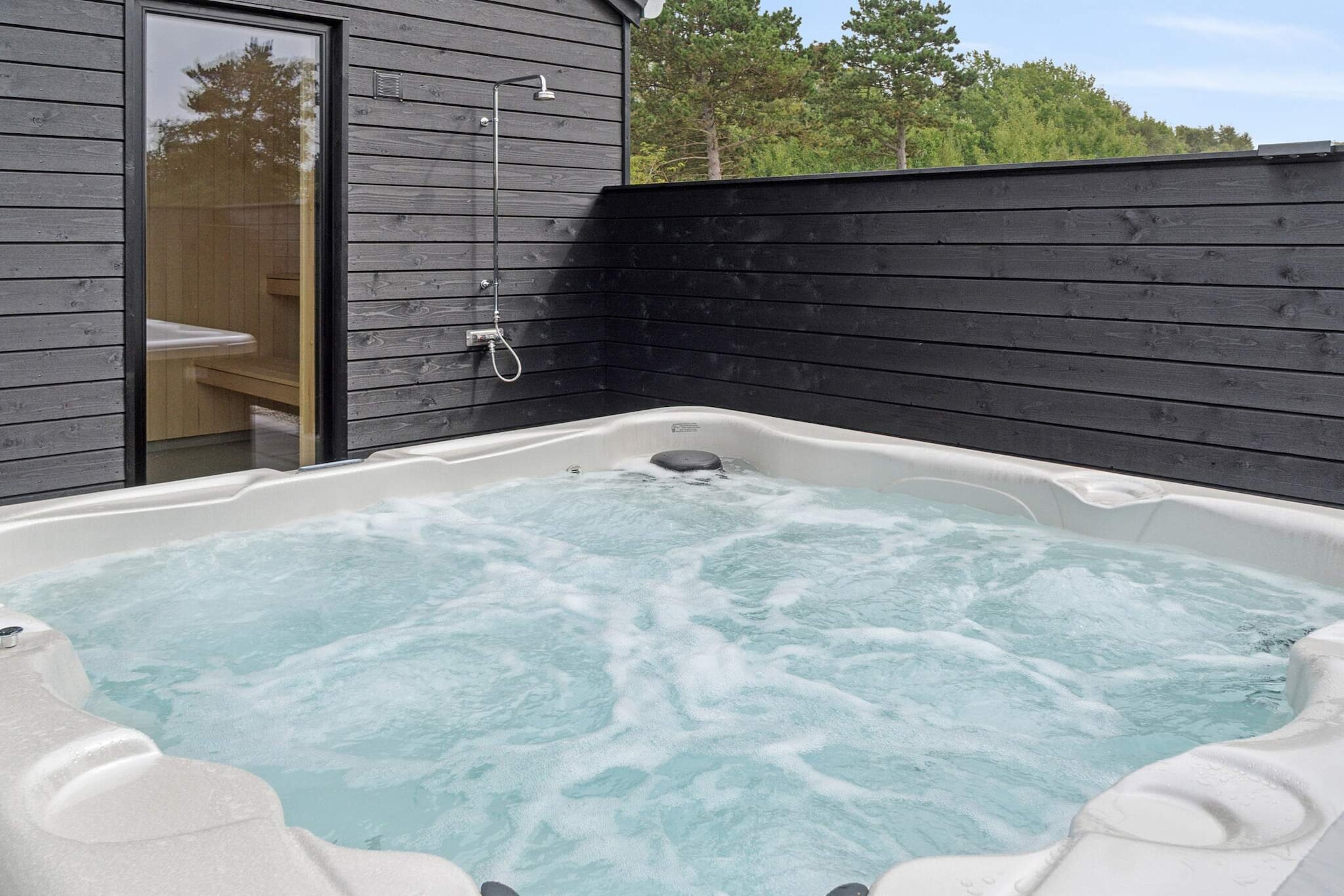 5 Sterne Ferienhaus in Rødby-Wellnessbereich