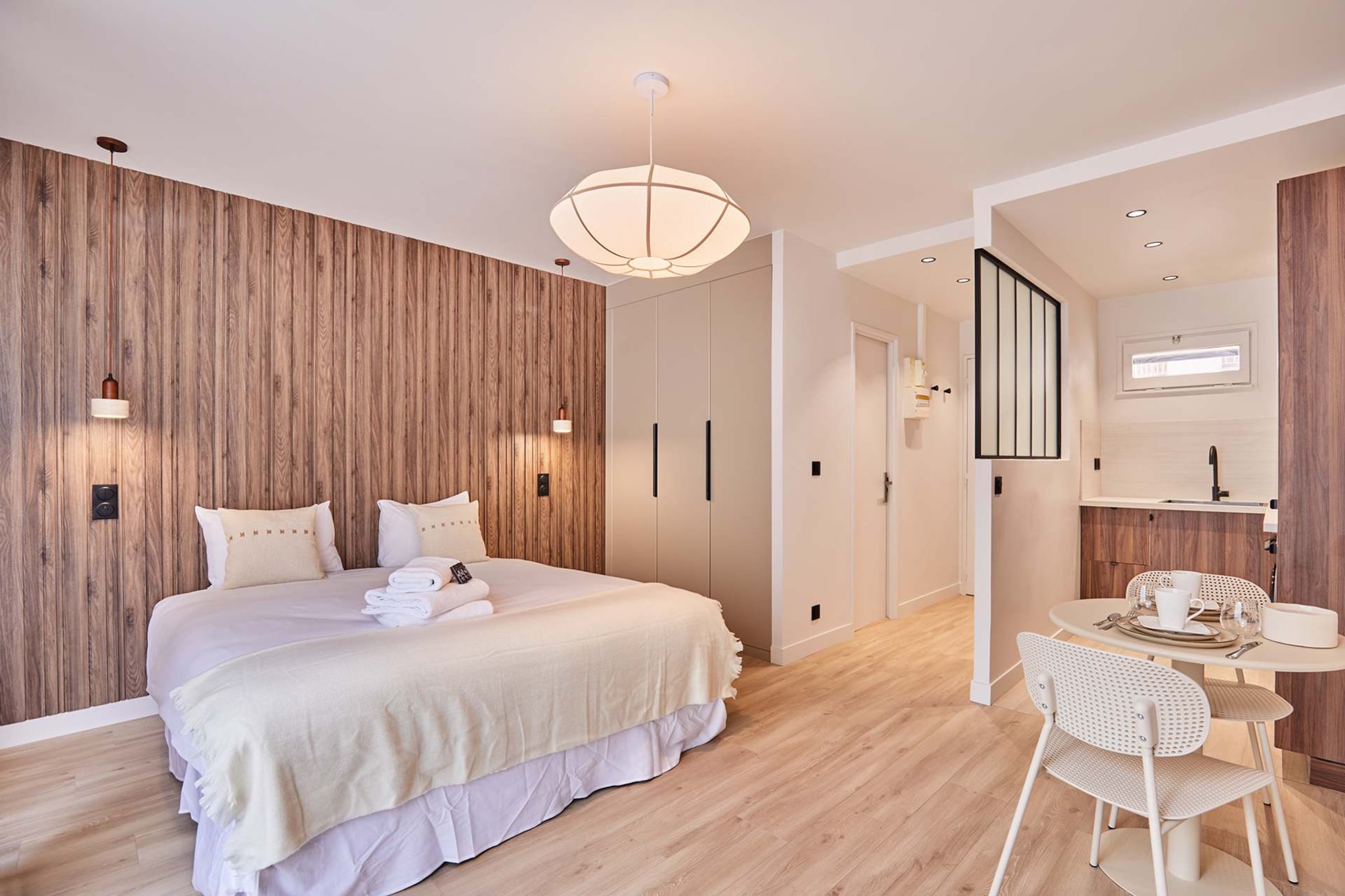 SUITE CHARONNE