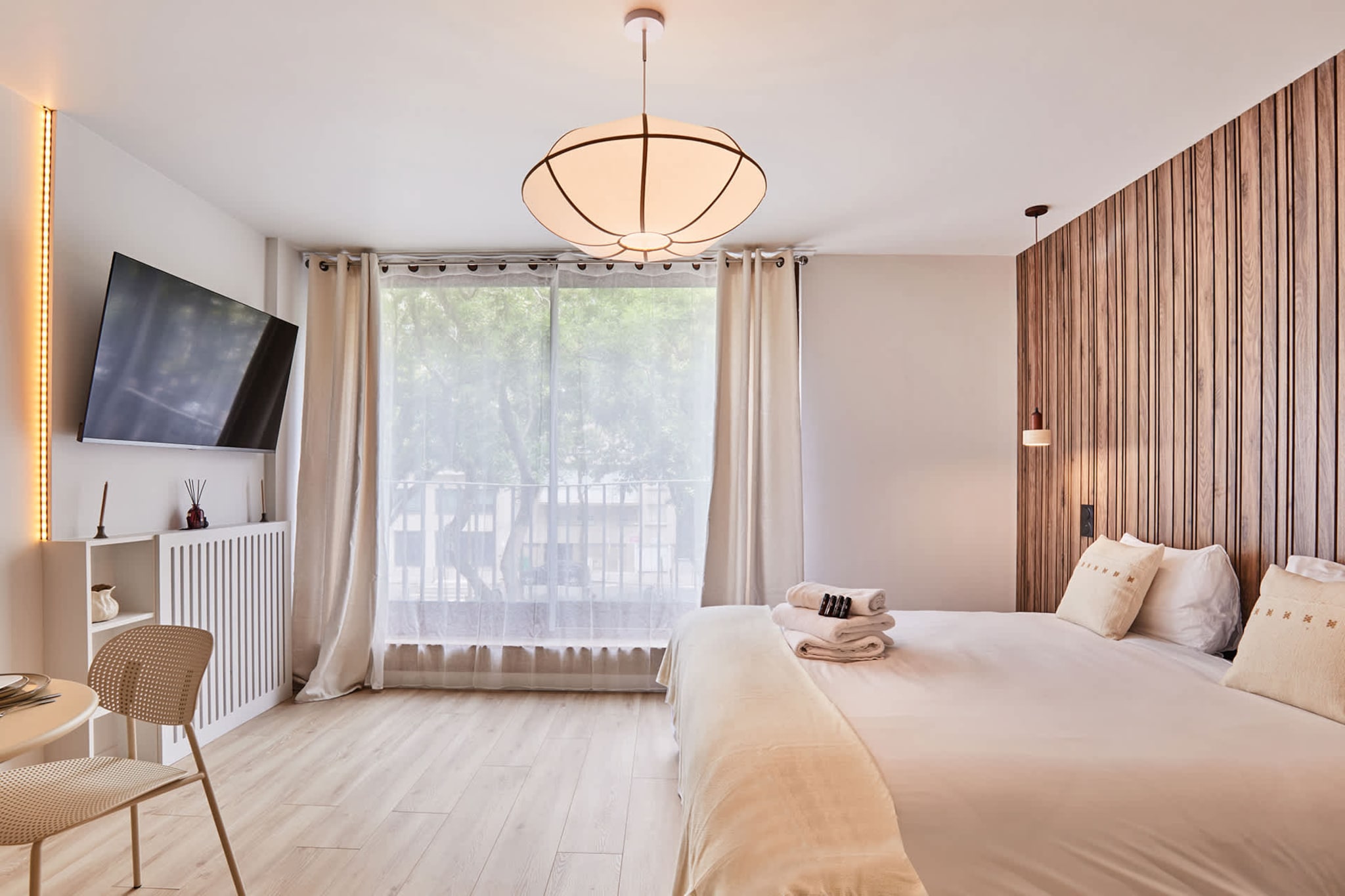 SUITE CHARONNE