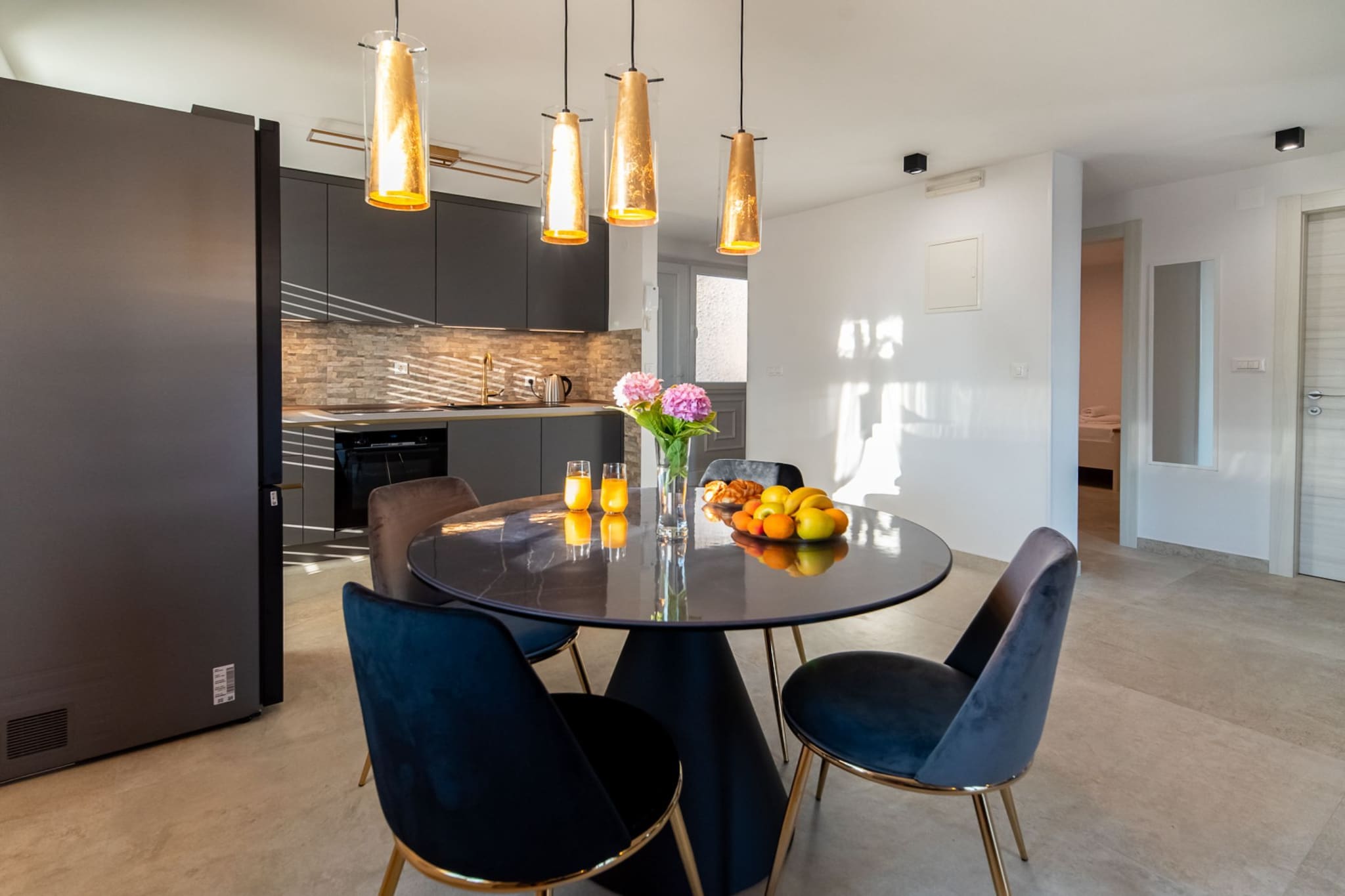 Apartments Sweet Escape - Two Bedroom Apartment with Terrace and Sea View-Eetkamer