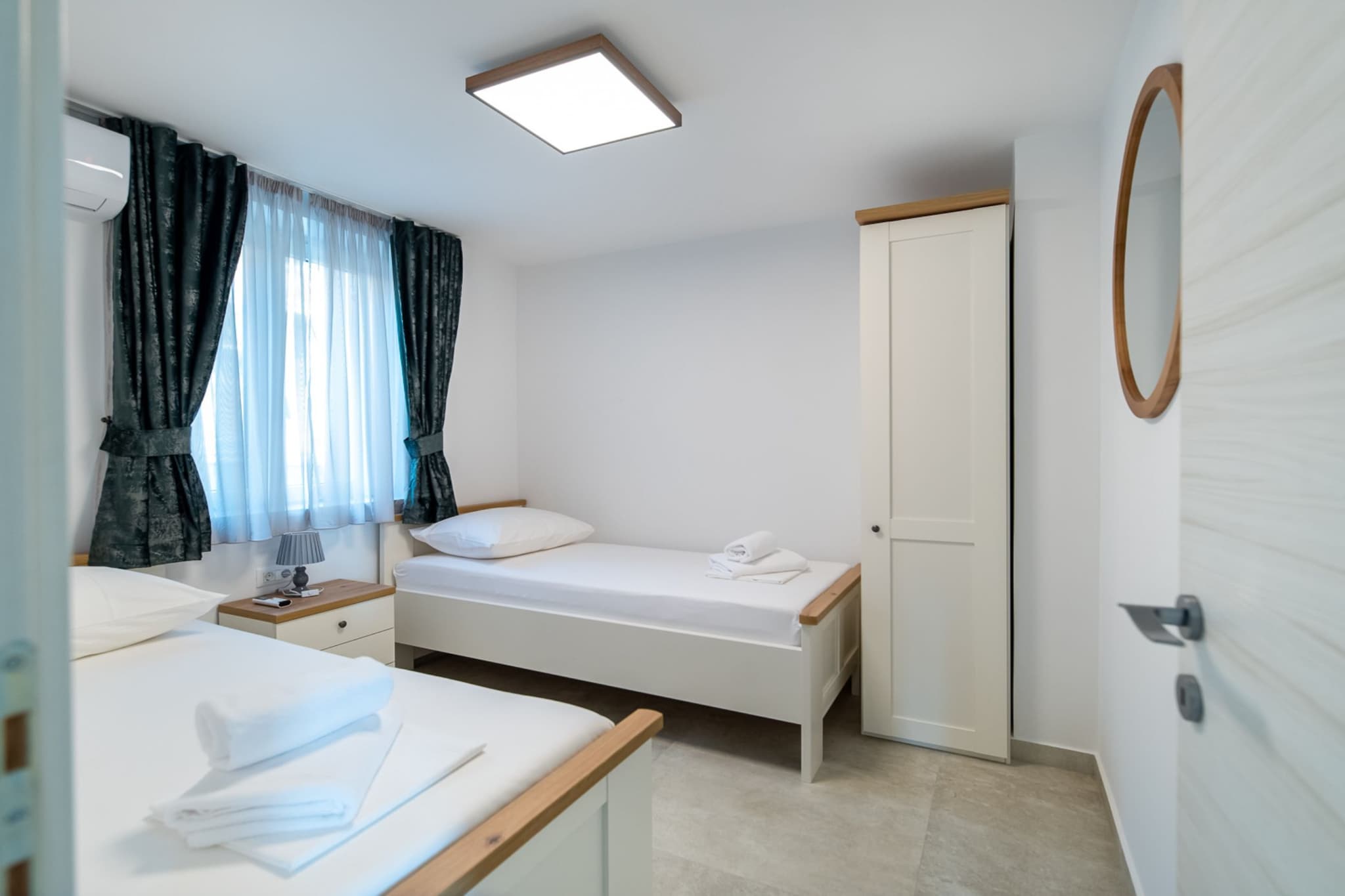 Apartments Sweet Escape - Two Bedroom Apartment with Terrace and Sea View-Slaapkamer