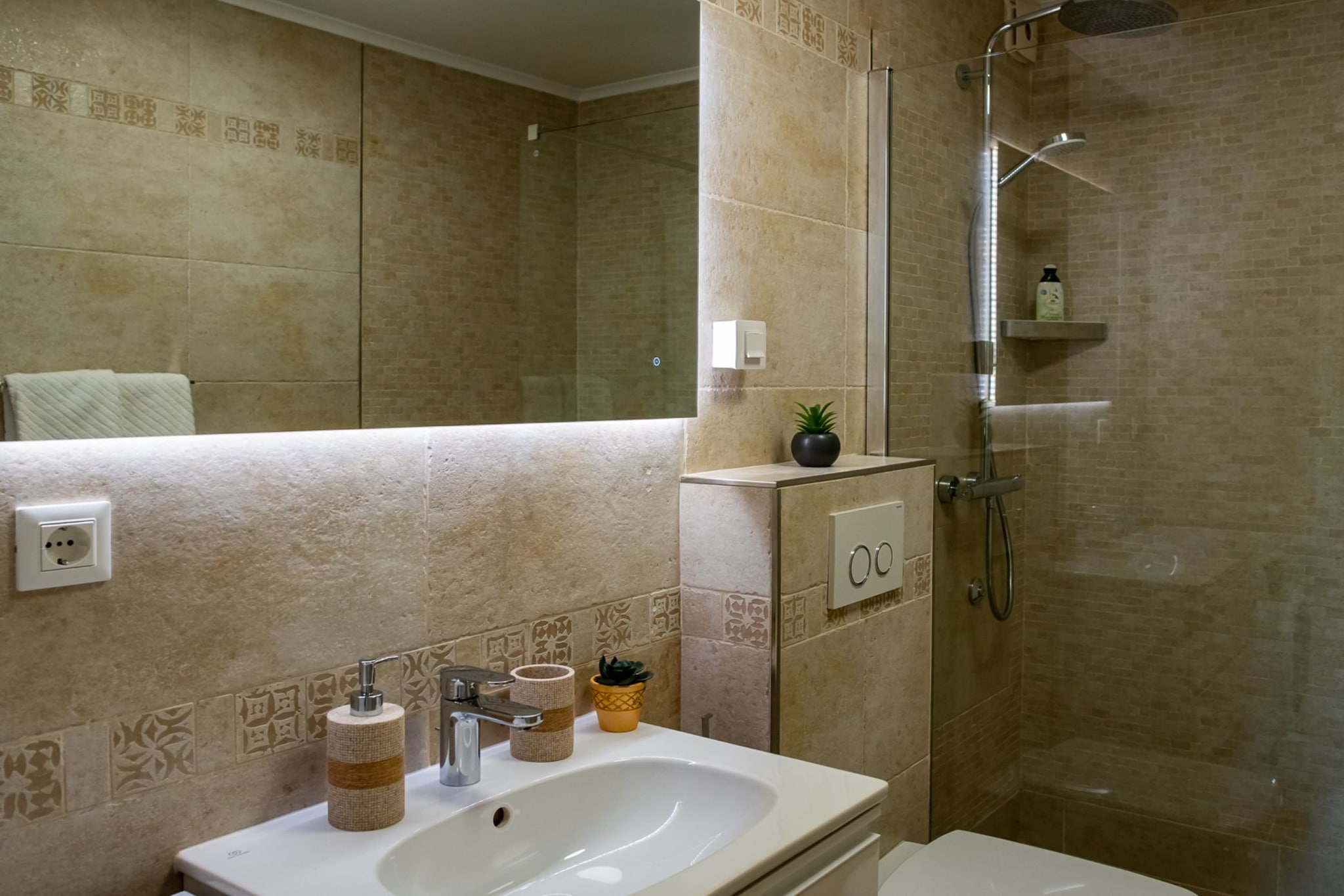 Apartments Sweet Escape - Two Bedroom Apartment with Terrace and Sea View-Badkamer