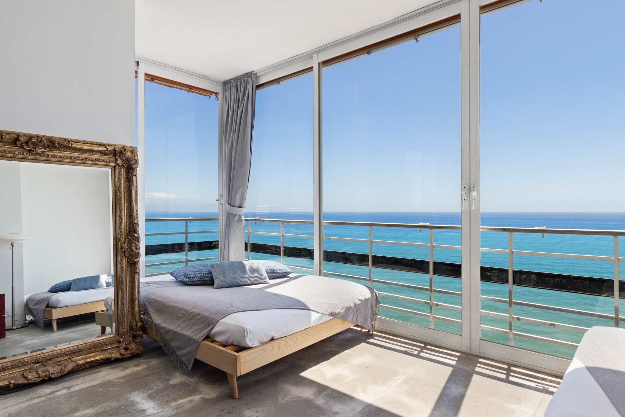1010 Torre-Terrace balcony