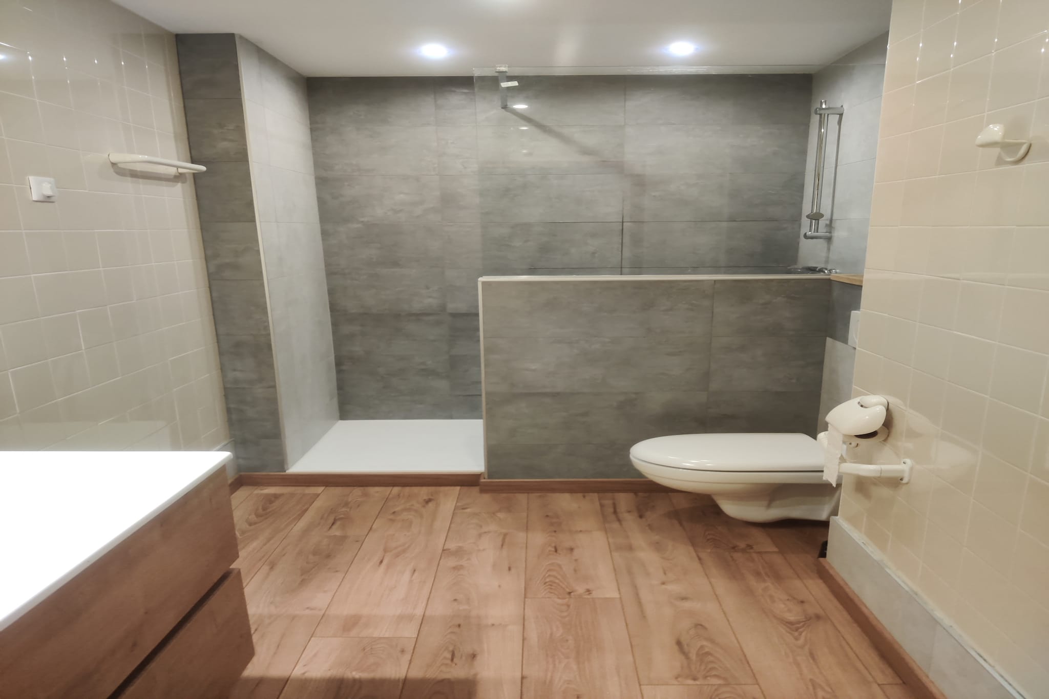 Modern Mountain Apartment with Balcony