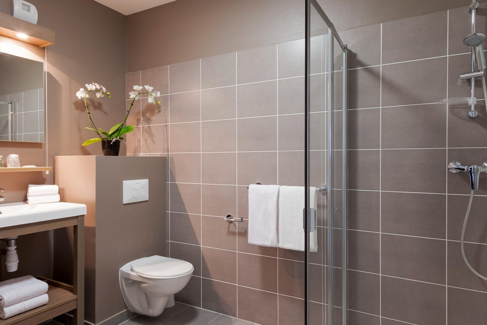 NEHÔ SUITES PORTE DE GENEVE - 1-Bedroom Apartment-Badkamer