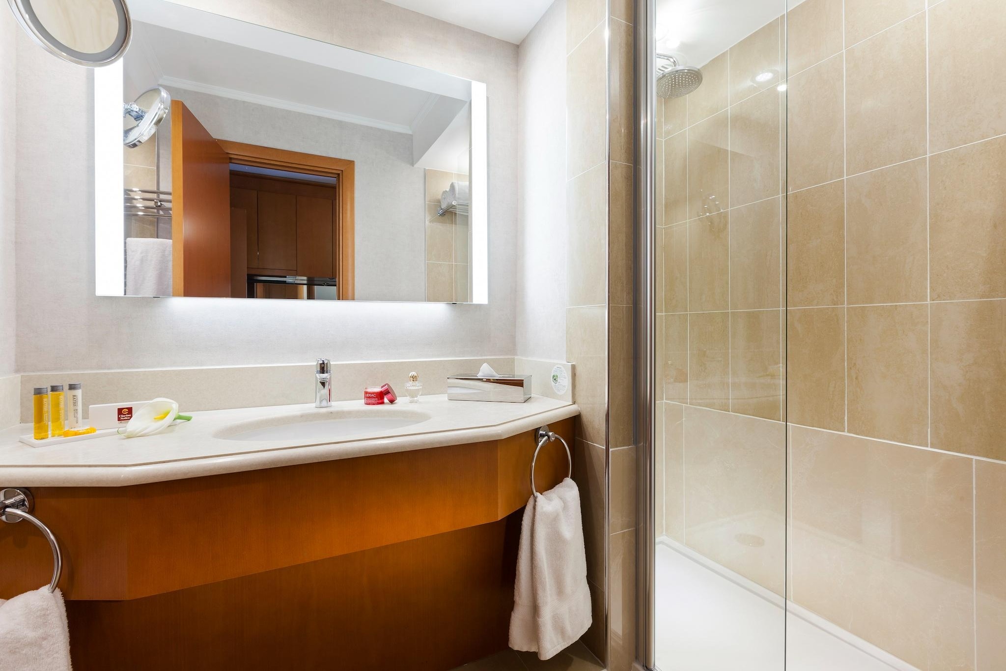 NEHÔ SUITES CANNES CROISETTE - Eco Room-Badezimmer