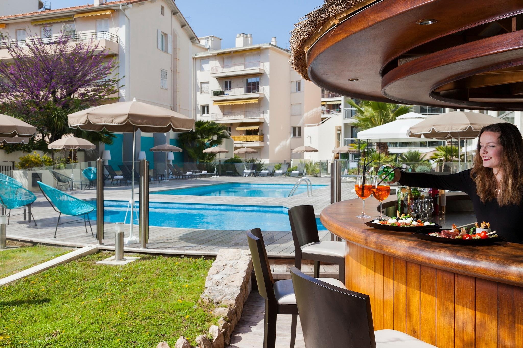NEHÔ SUITES CANNES CROISETTE - Junior suite with terrace and pool view-Ausstattung