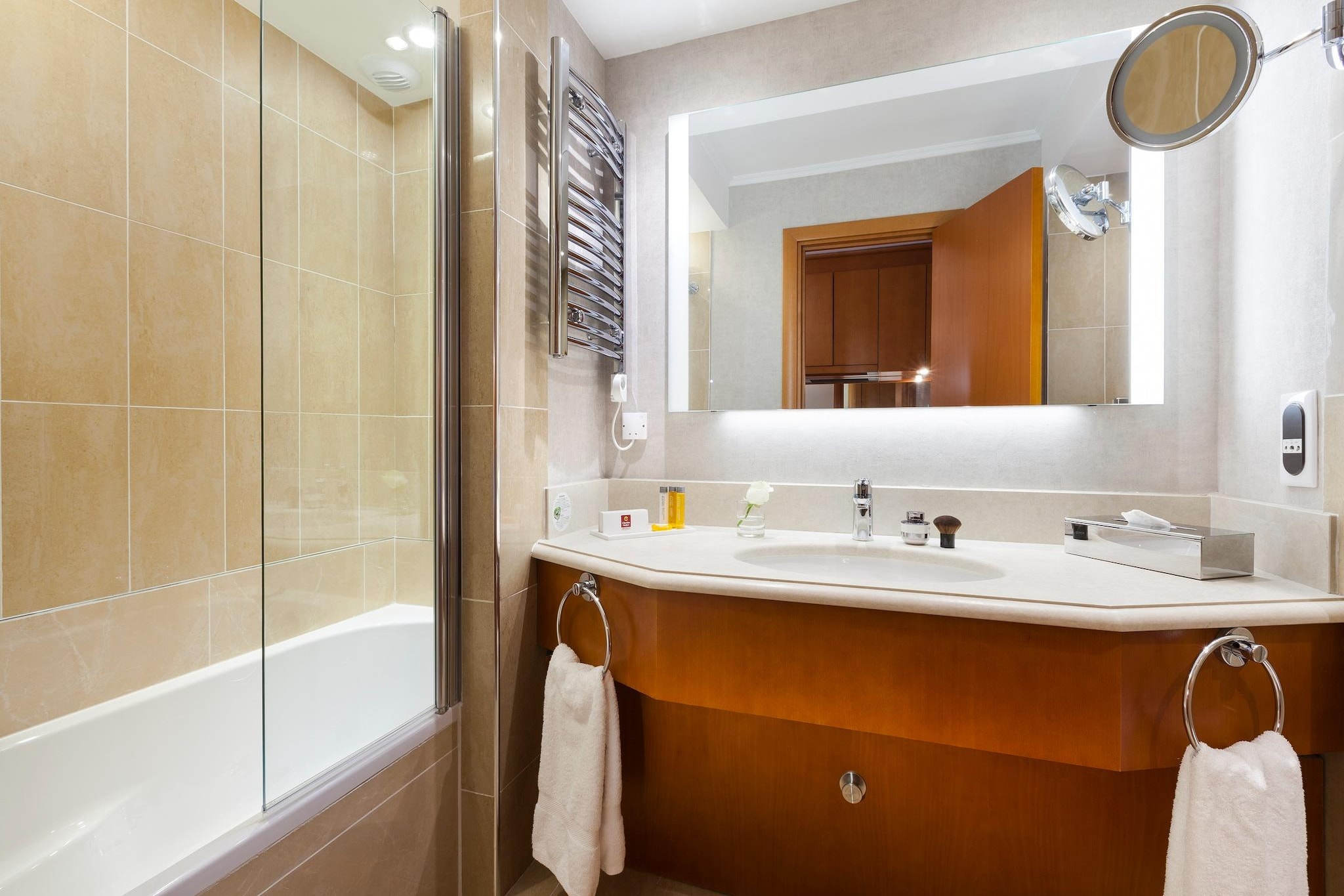 NEHÔ SUITES CANNES CROISETTE - Junior suite with terrace and pool view-Badezimmer
