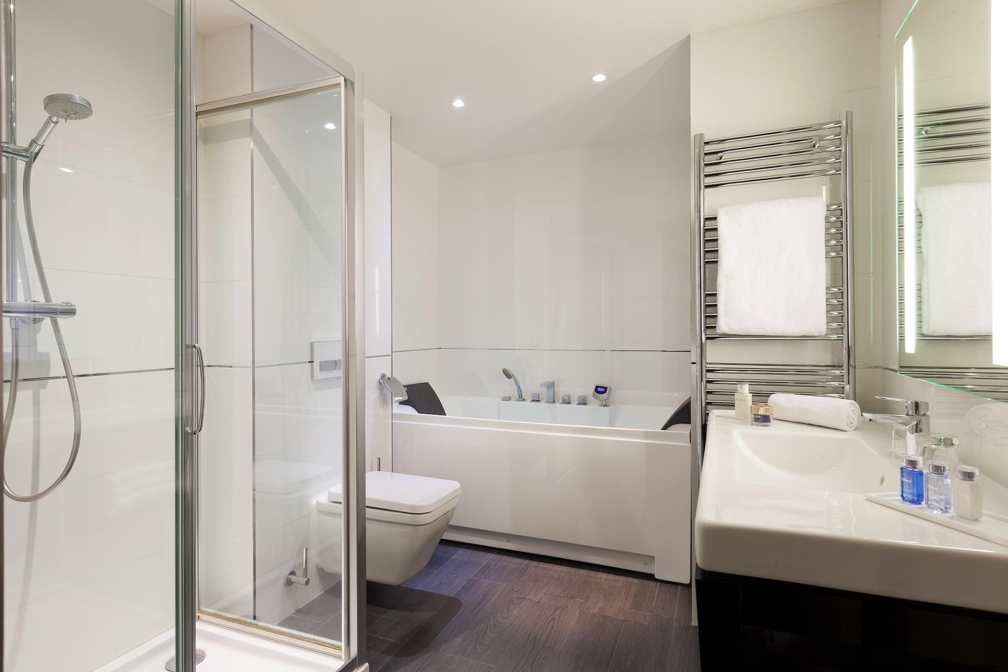 NEHÔ SUITES CANNES CROISETTE - Superior suite with terrace-Badezimmer