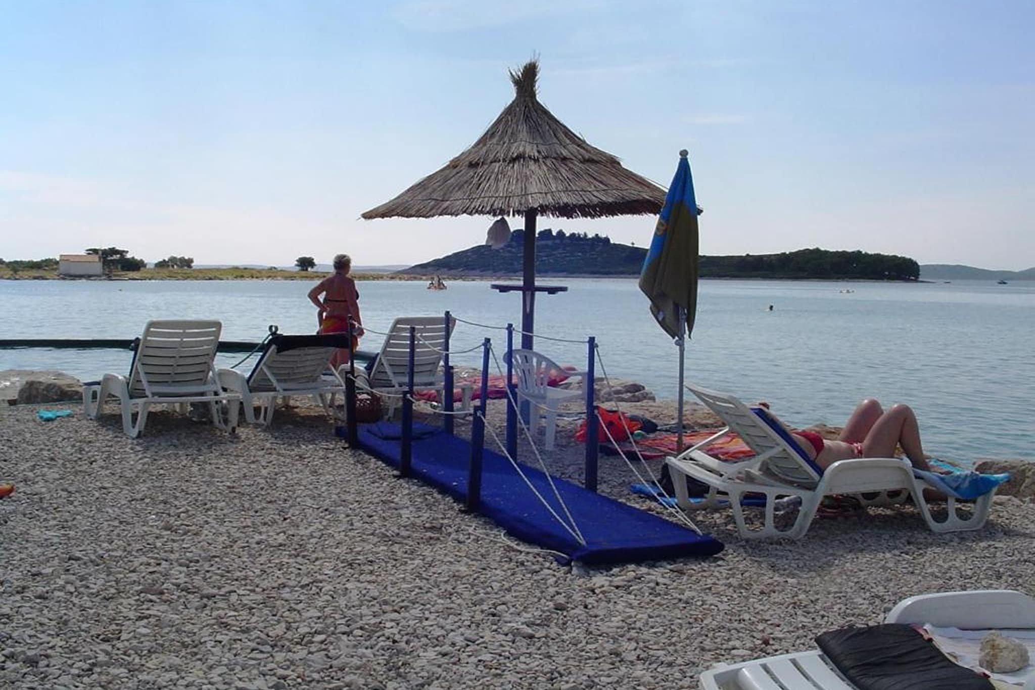 Apartments A&N Pakoštane - One Bedroom Apartment with Sea View and Balcony (A1)-Buitenlucht