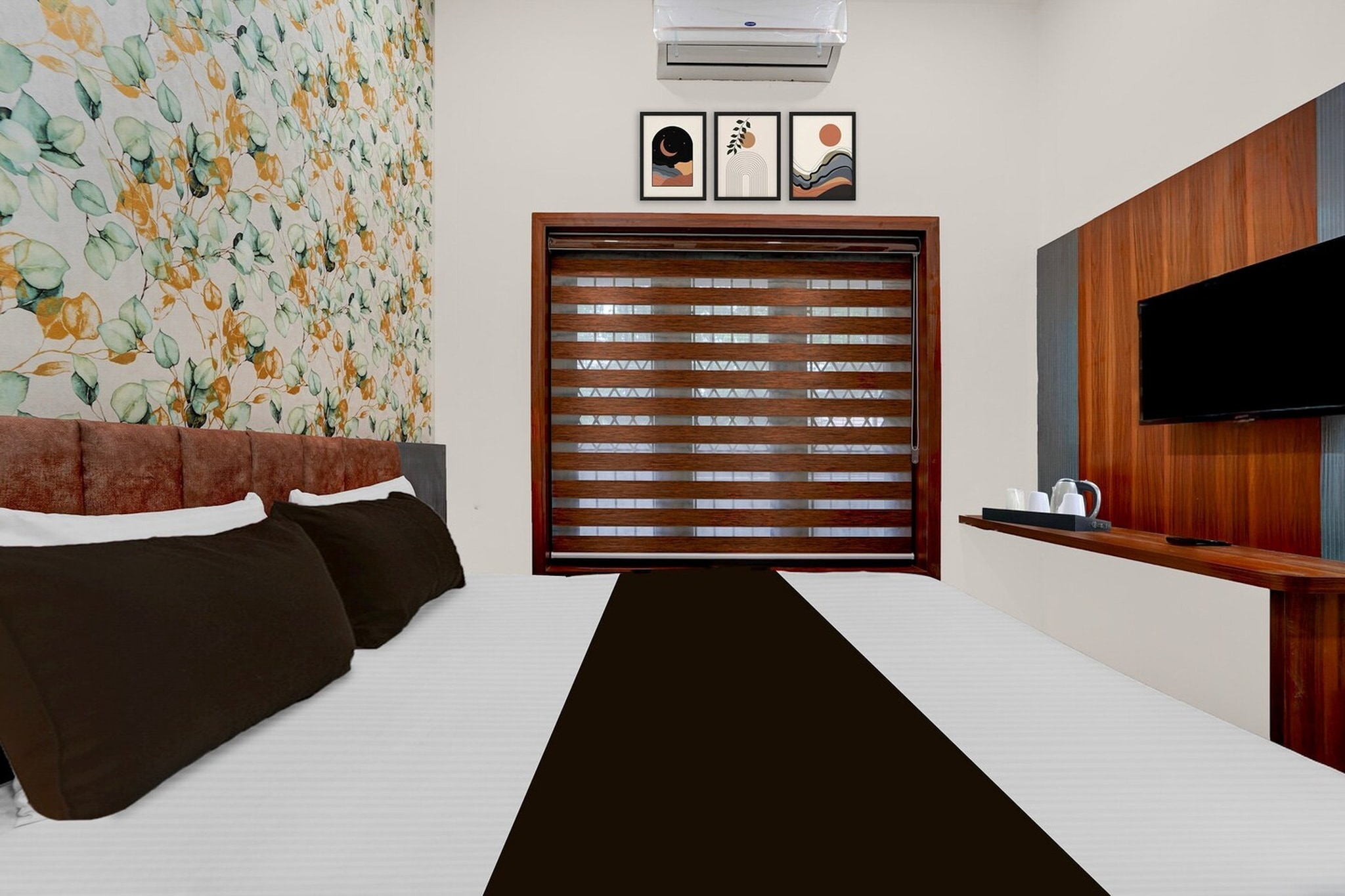 Comfortable Accommodations: Townhouse Thondayad Calicut Formerly Dream Casa in Calicut offers family rooms with air-conditioning, private bathrooms, work desks, and seating areas. Each room includes free toiletries, bath or shower, TV, and tiled floors.
Essential Facilities: Guests enjoy free WiFi, a lift, 24-hour front desk, housekeeping service, room service, and luggage storage. The hotel provides a work desk, seating area, and wardrobe for added convenience.
Convenient Location: Located 26 km from Calicut International Airport, the hotel is 6 km from Calicut Railway Station and 48 km from Thusharagiri Falls. Vadakara Railway Station is 49 km away.
Unmarried couples are warmly welcome at this property.
Guests with local ID proof are warmly welcome.
"Complimentary early check-in"- Subject to availability.
Check-in is only available to guests aged 18 and above. Please provide a government-issued ID to confirm your age.
