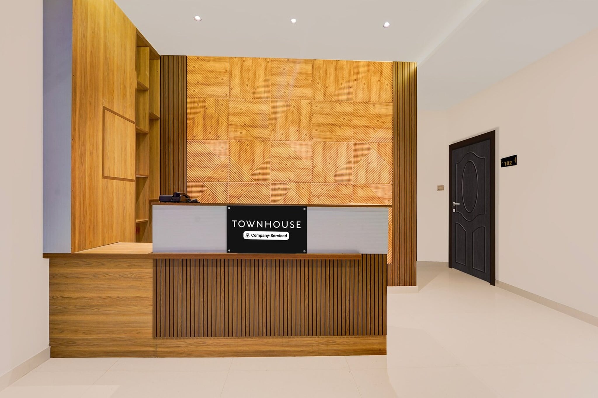 Ground floor: (bedroom(double bed, TV, seating area, air conditioning, telephone), bathroom(bathtub or shower, shower, washbasin, toilet, Towels incl., shampoo, body soap, hot water), parking)