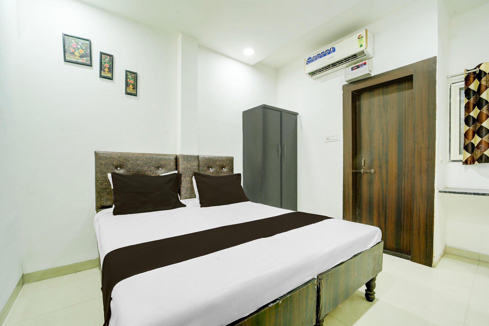 Comfortable Accommodations: Collection O Passport Office Indore Formerly Rudraksh Inn in Indore offers family rooms with air-conditioning, private bathrooms, work desks, and free toiletries. Each room includes a TV, wardrobe, and tiled floors.

Dining Experience: Guests can enjoy Indian cuisine at the family-friendly restaurant, offering lunch and dinner. A continental breakfast is served daily.

Convenient Facilities: The hotel features a restaurant, free WiFi, lift, 24-hour front desk, housekeeping service, room service, and luggage storage.

Nearby Attractions: Located 14 km from Devi Ahilya Bai Holkar Airport, the hotel is 2.8 km from ISKCON Indore, 8 km from Indore Junction Station, and 9 km from Rajwada Palace.

Unmarried couples are warmly welcome at this property.
Guests with local ID proof are warmly welcome.
Early Check-In Policy: A full day’s room rate will be charged for check-ins before 6:00 AM. Complimentary early check-in is available between 6:00 AM and 10:00 AM, subject to room availability.
Check-in is only available to guests aged 18 and above. Please provide a government-issued ID to confirm your age.
