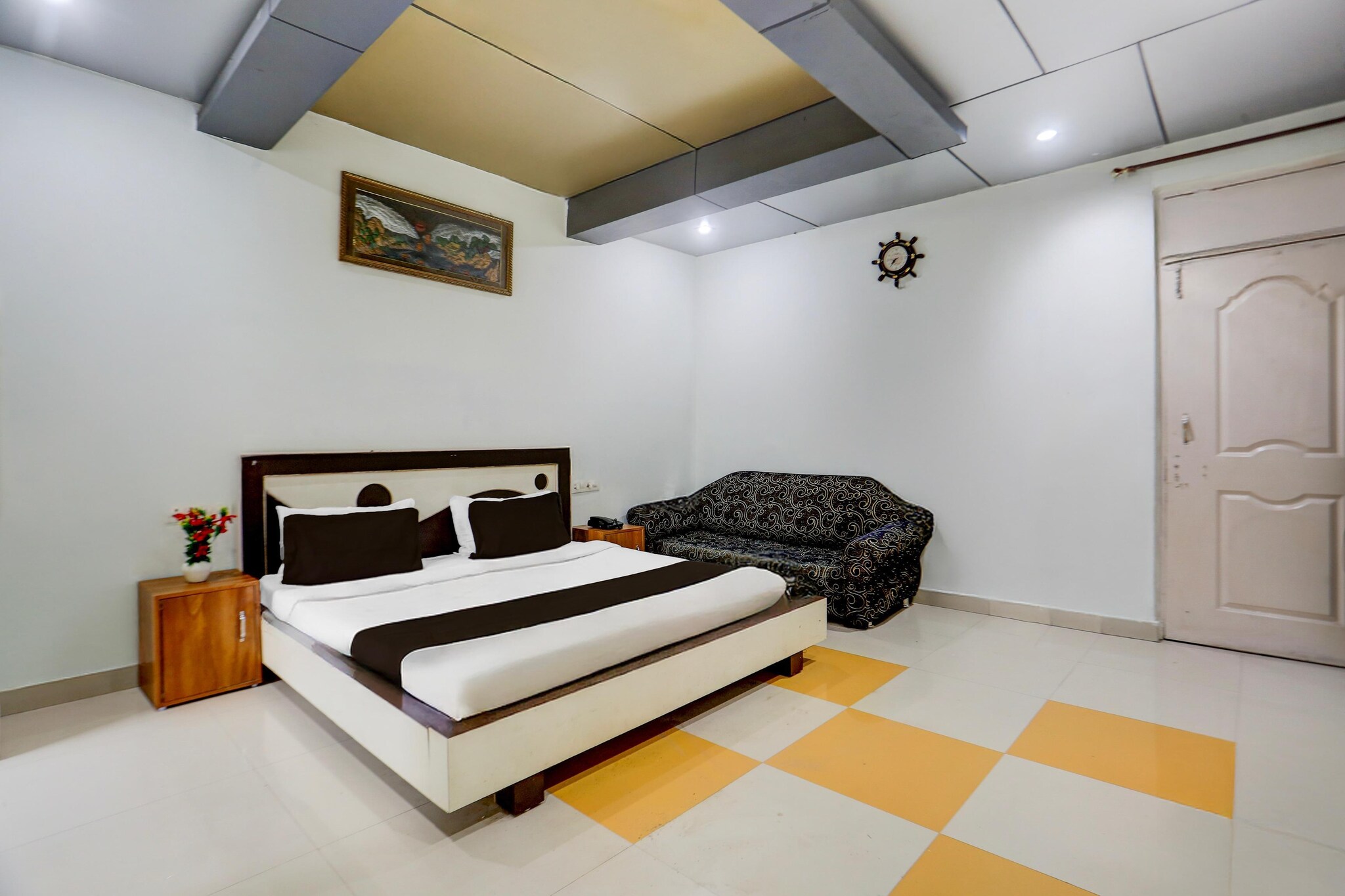 Comfortable Accommodations: Collection O Nandanpura Sipri Bazar Formerly Hotel Highway Jhansi in Jhansi offers family rooms with air-conditioning, private bathrooms, work desks, and seating areas. Each room includes free toiletries, a bath or shower, TV, and tiled floors. Essential Facilities: Guests enjoy free WiFi, a lift, 24-hour front desk, housekeeping service, room service, and luggage storage. The hotel provides a work desk, seating area, and wardrobe for added convenience. Convenient Location: Located 112 km from Gwalior Airport, the hotel is 3 km from Jhansi Railway Station. Nearby attractions include Sipri Bazaar and Masiha Ganj.
Early Check-In Policy: A full day’s room rate will be charged for check-ins before 6:00 AM. Complimentary early check-in is available between 6:00 AM and 10:00 AM, subject to room availability.
Check-in is only available to guests aged 18 and above. Please provide a government-issued ID to confirm your age.