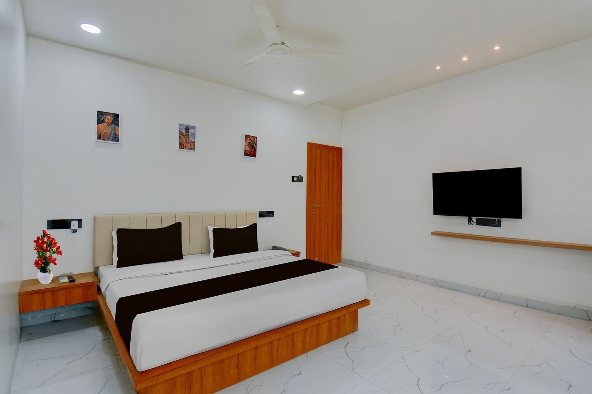 Comfortable Accommodations: Collection O Aurangabad Shendra MIDC Formerly Prayag Inn in Aurangabad offers family rooms with air-conditioning, private bathrooms, work desks, and seating areas. Each room includes free toiletries, a bath or shower, TV, and tiled floors. Essential Facilities: Guests enjoy free WiFi, a lift, 24-hour front desk, housekeeping service, room service, and luggage storage. Additional amenities include a work desk, seating area, and wardrobe. Convenient Location: Located 3 km from Aurangabad Airport, the hotel is 6 km from Aurangabad Railway Station and Bibi Ka Maqbara. Daulatabad Fort is 19 km away, Ellora Caves 32 km, and Chhatrapati Sambhajinagar 43 km from the property.
Early Check-In Policy: A full day’s room rate will be charged for check-ins before 6:00 AM. Complimentary early check-in is available between 6:00 AM and 10:00 AM, subject to room availability.
Check-in is only available to guests aged 18 and above. Please provide a government-issued ID to confirm your age.