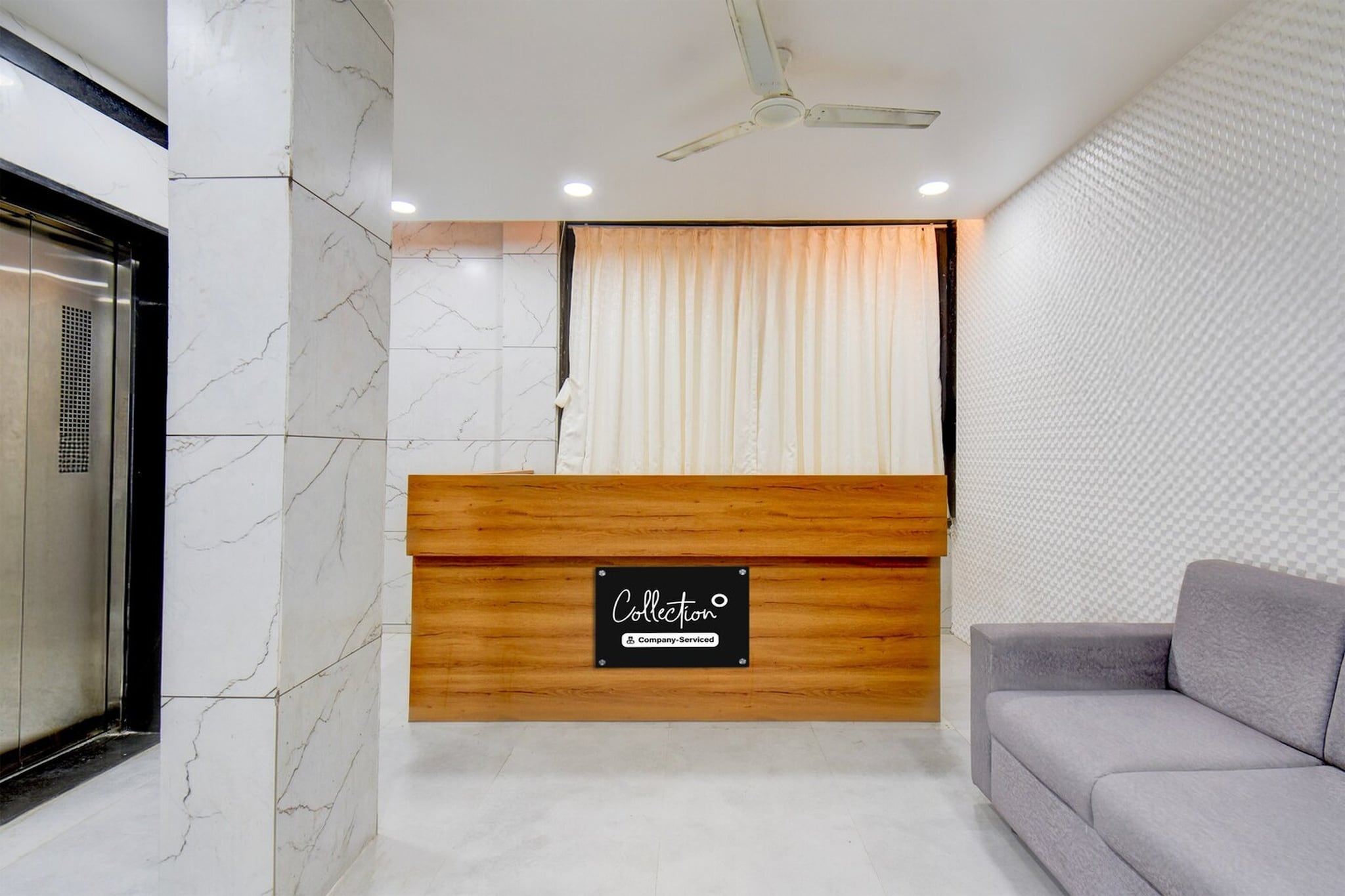 Ground floor: (bedroom(double bed, TV, seating area, air conditioning, lift, Towels incl., telephone, Floor mattress), bathroom(bathtub or shower, shower, washbasin, toilet, shampoo, body soap, hot water), parking)