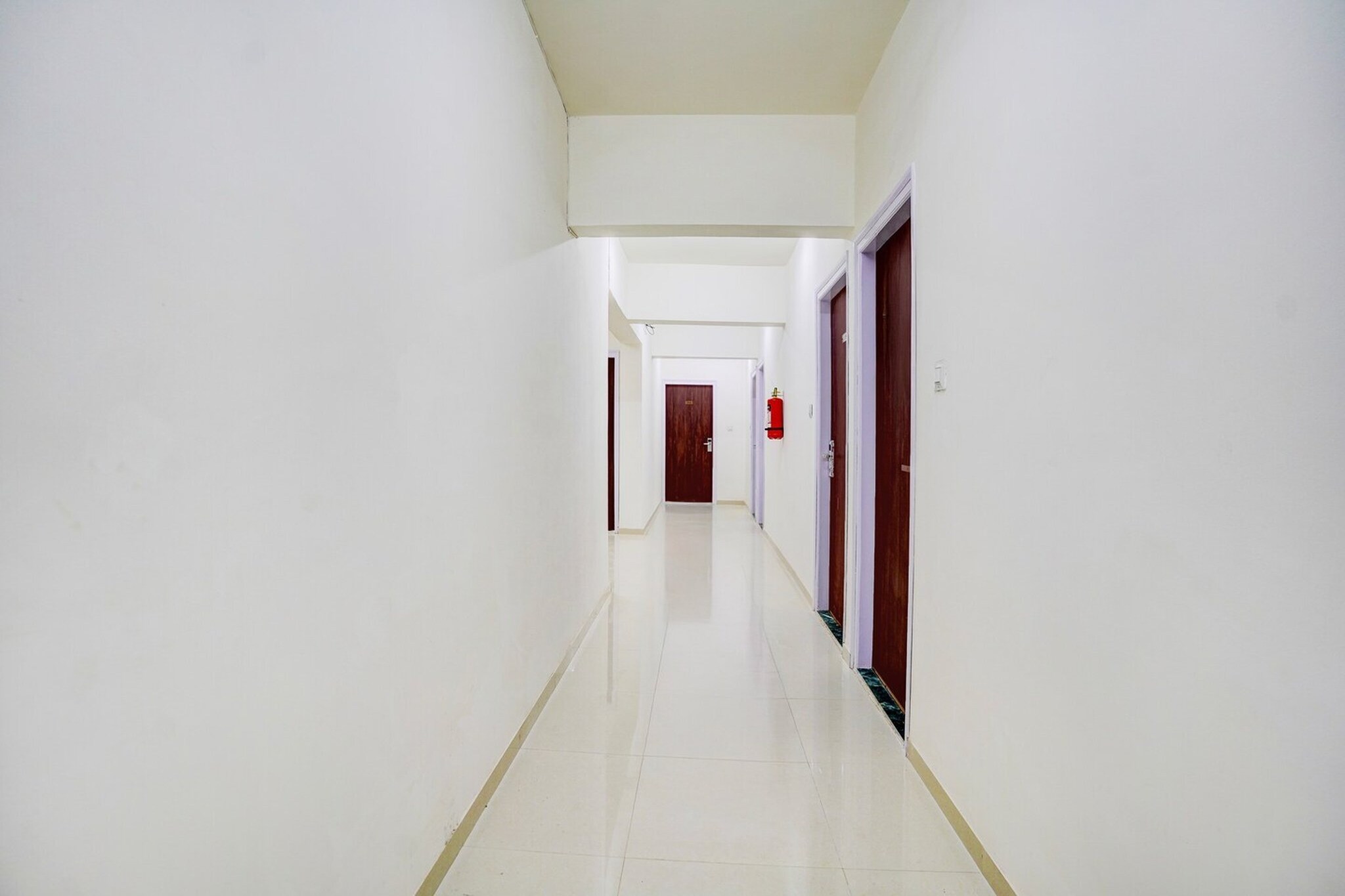 Ground floor: (bedroom(double bed, TV, seating area, air conditioning, telephone, Floor mattress), bathroom(bathtub or shower, shower, washbasin, toilet, Towels incl., shampoo, body soap, hot water), parking)