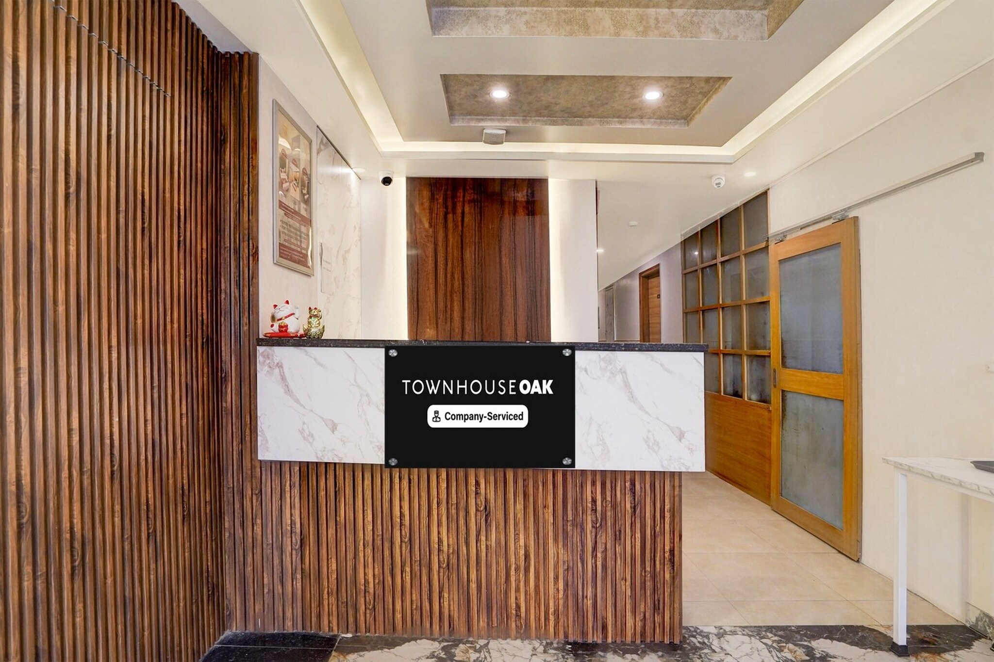 Ground floor: (bedroom(Parking, double bed, TV, seating area, air conditioning, lift, Towels incl., telephone, Floor mattress), bathroom(bathtub or shower, shower, washbasin, toilet, shampoo, body soap, hot water), parking)