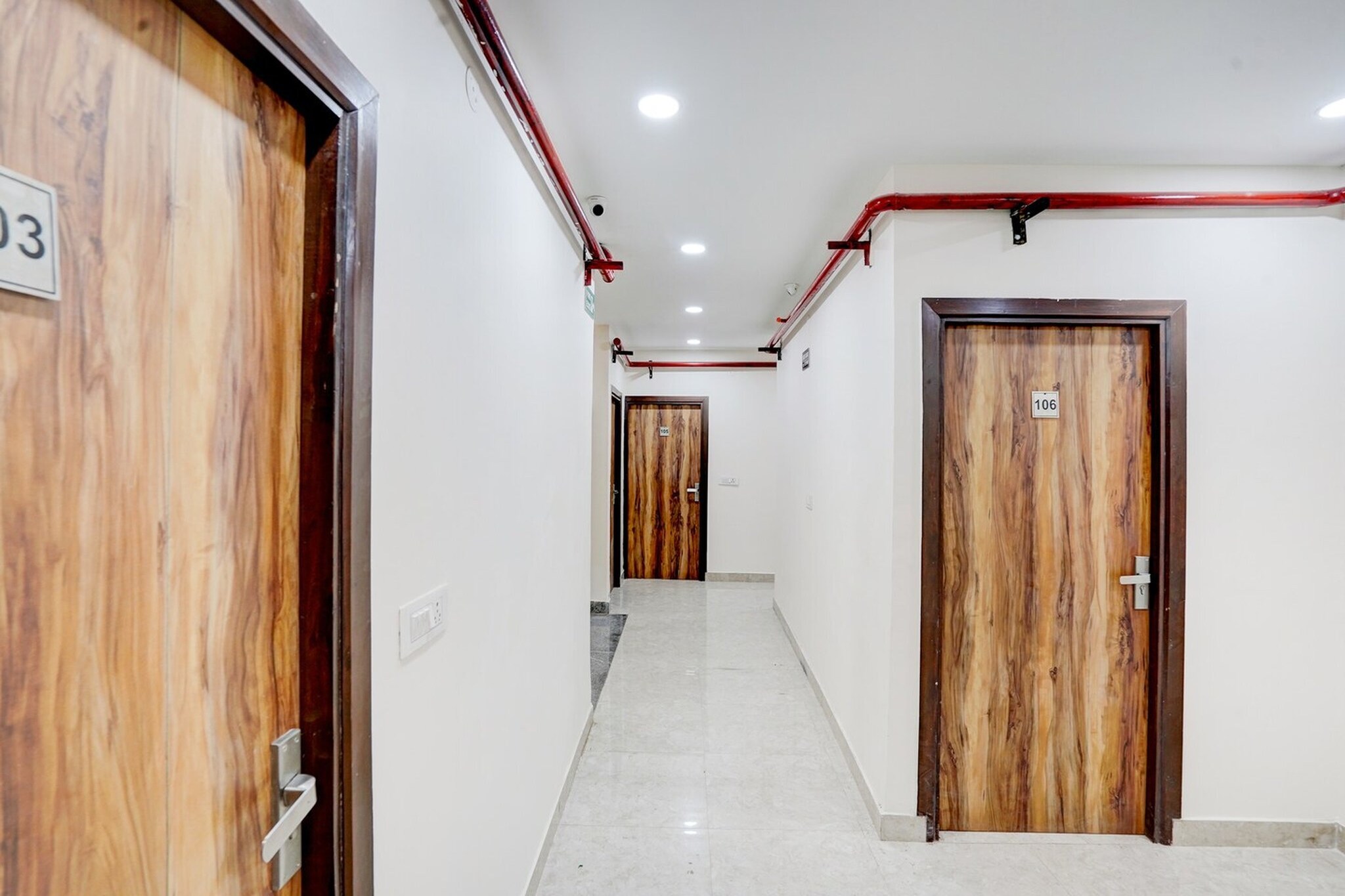 Ground floor: (bedroom(double bed, TV, seating area, air conditioning, telephone), bathroom(bathtub or shower, shower, washbasin, toilet, Towels incl., shampoo, body soap, hot water))
