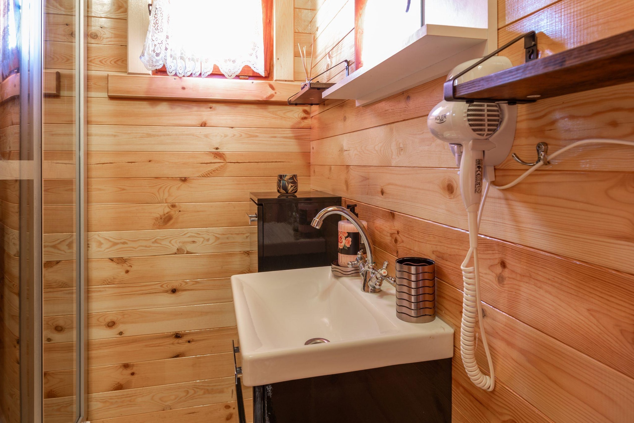 Parterowe domki wakacyjne dla 6 osób w Gąskach-Bathroom