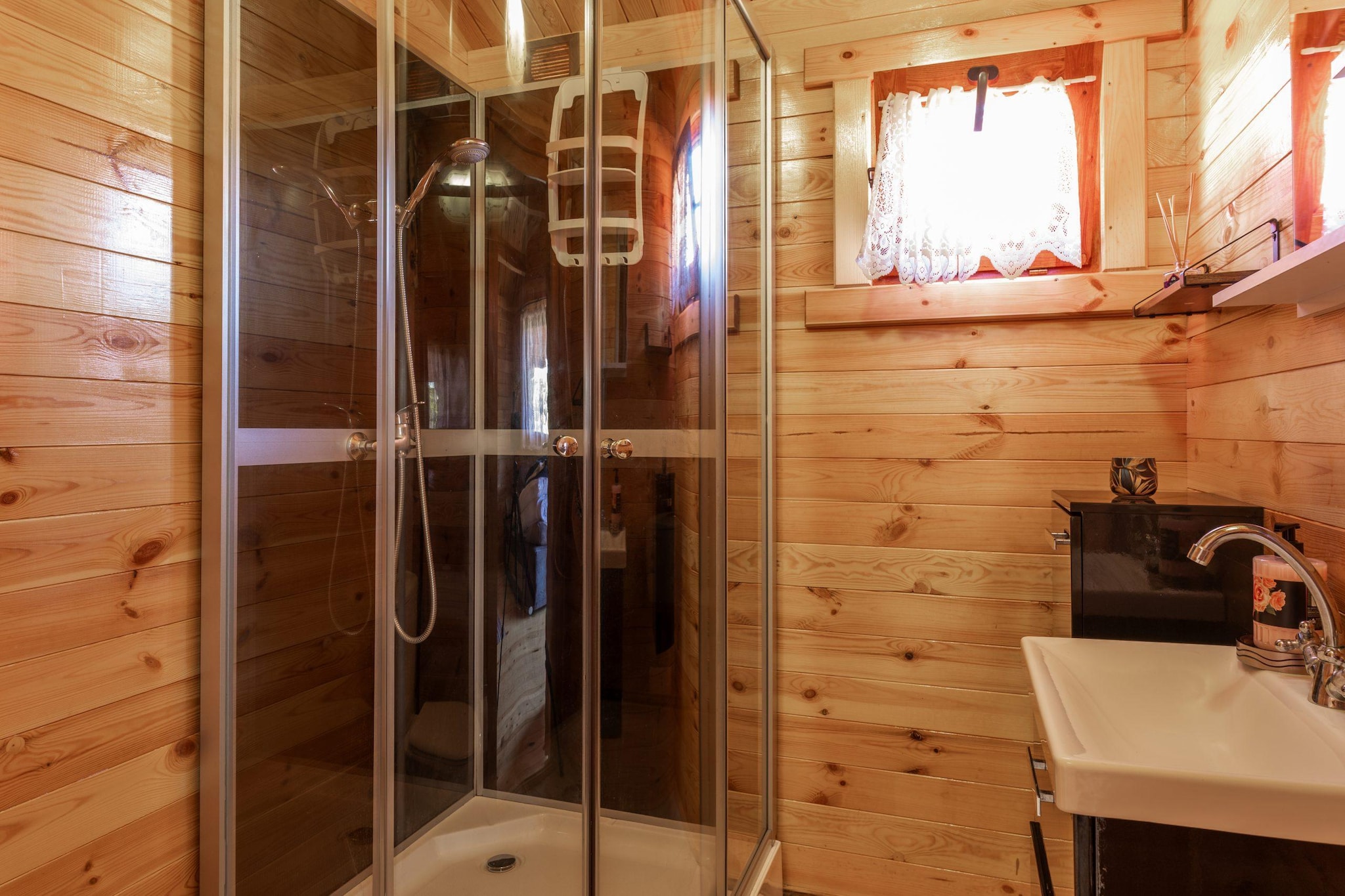 Parterowe domki wakacyjne dla 6 osób w Gąskach-Bathroom