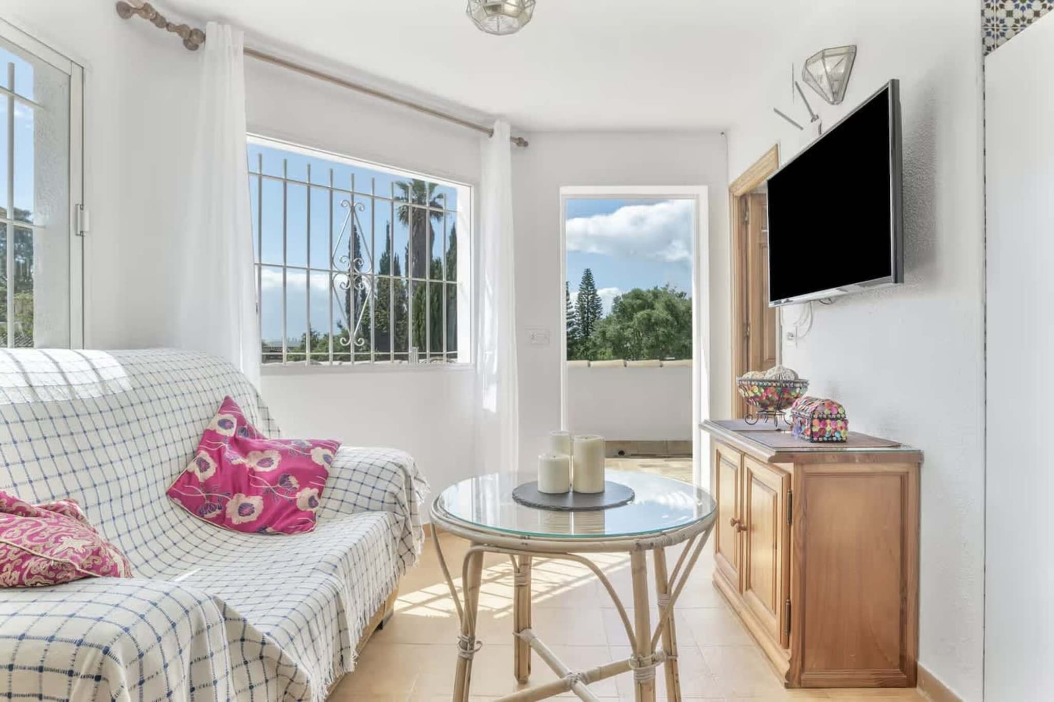 Tucked in a quiet corner of Conil, this apartment is made for those who crave simplicity, comfort, and a touch of the Andalusian sun. Perfect for four guests, it blends homely ease with vacation vibes—two bedrooms, a welcoming living area, and a kitchen that makes cooking together feel effortless.
Step onto your private terrace and let the day unfold—whether it’s a slow breakfast outdoors or a barbecue under the stars. When it’s time to cool off, the shared pool and garden spaces are waiting, offering plenty of room for both play and peace.
With beaches just minutes away and the lively town center within easy reach, everything you need for a carefree holiday is right around the corner. Add in on-site parking, family-friendly touches, and the joy of bringing your pet along, and this apartment becomes more than a stay—it’s your holiday base for creating stories worth retelling.