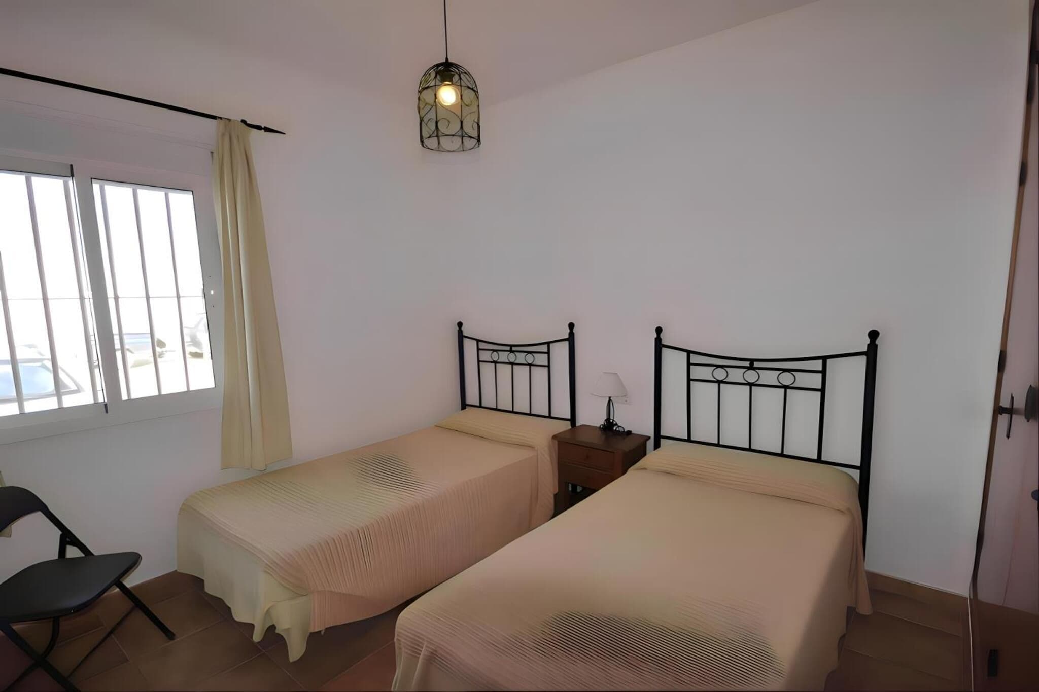 1780-+34636792434-Chambre