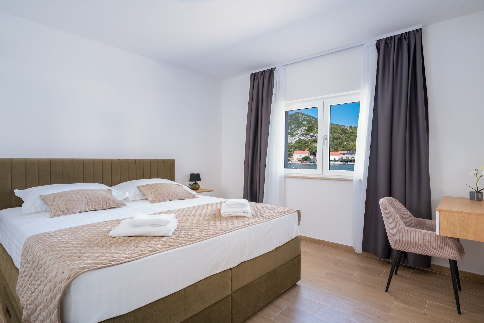 Villa SENKA - Four Bedroom Villa-Slaapkamer