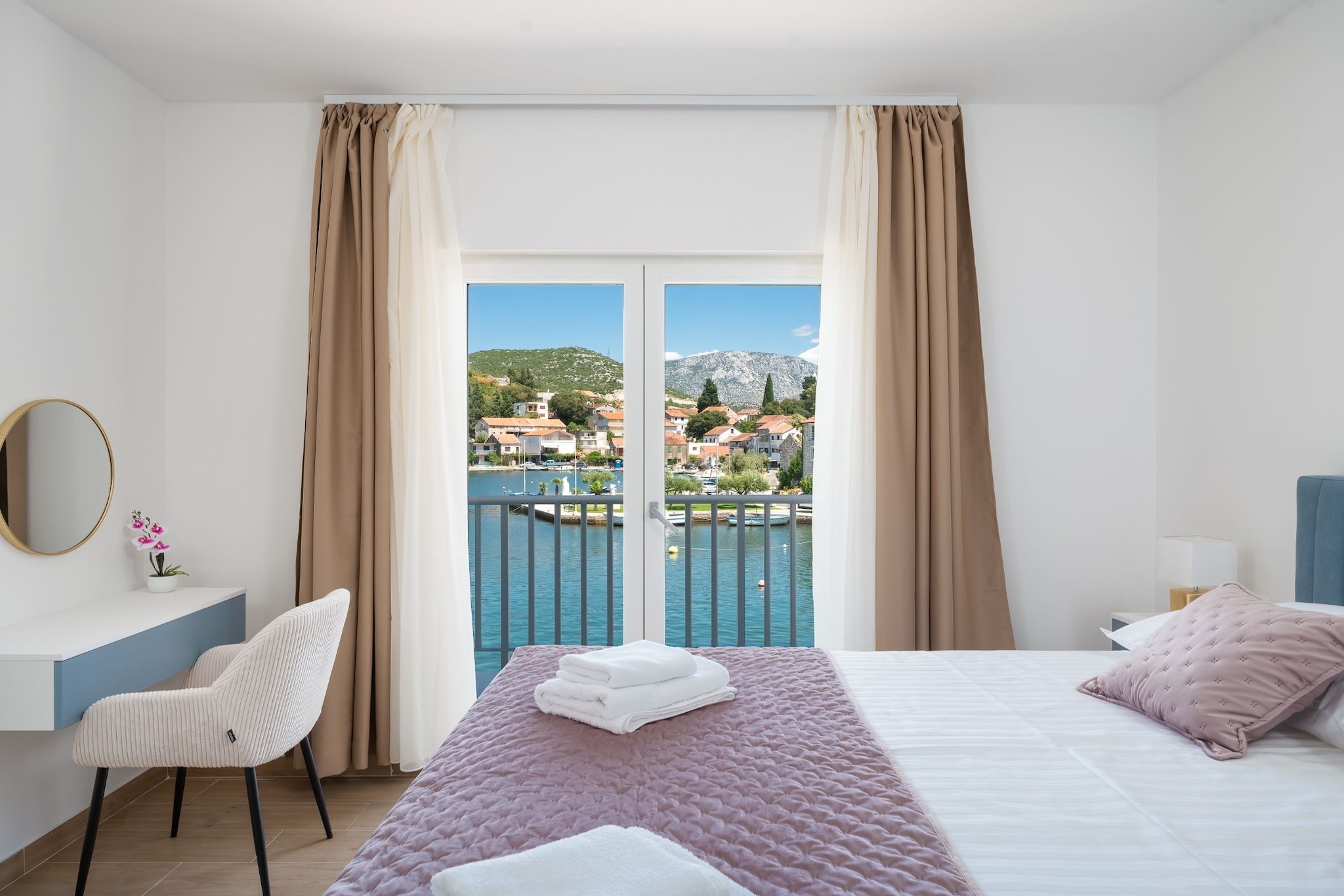 Villa SENKA - Four Bedroom Villa-Slaapkamer