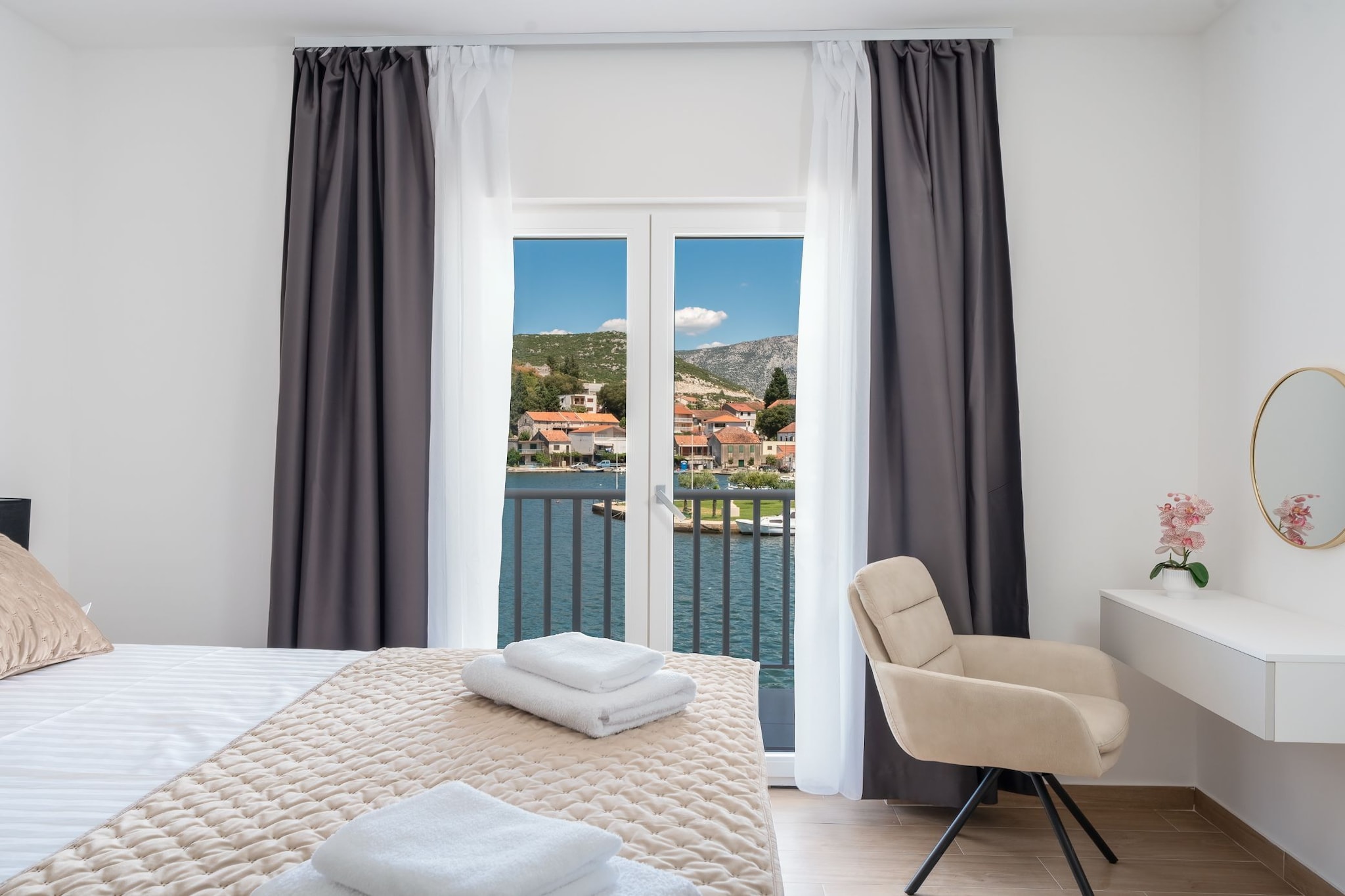 Villa SENKA - Four Bedroom Villa-Slaapkamer