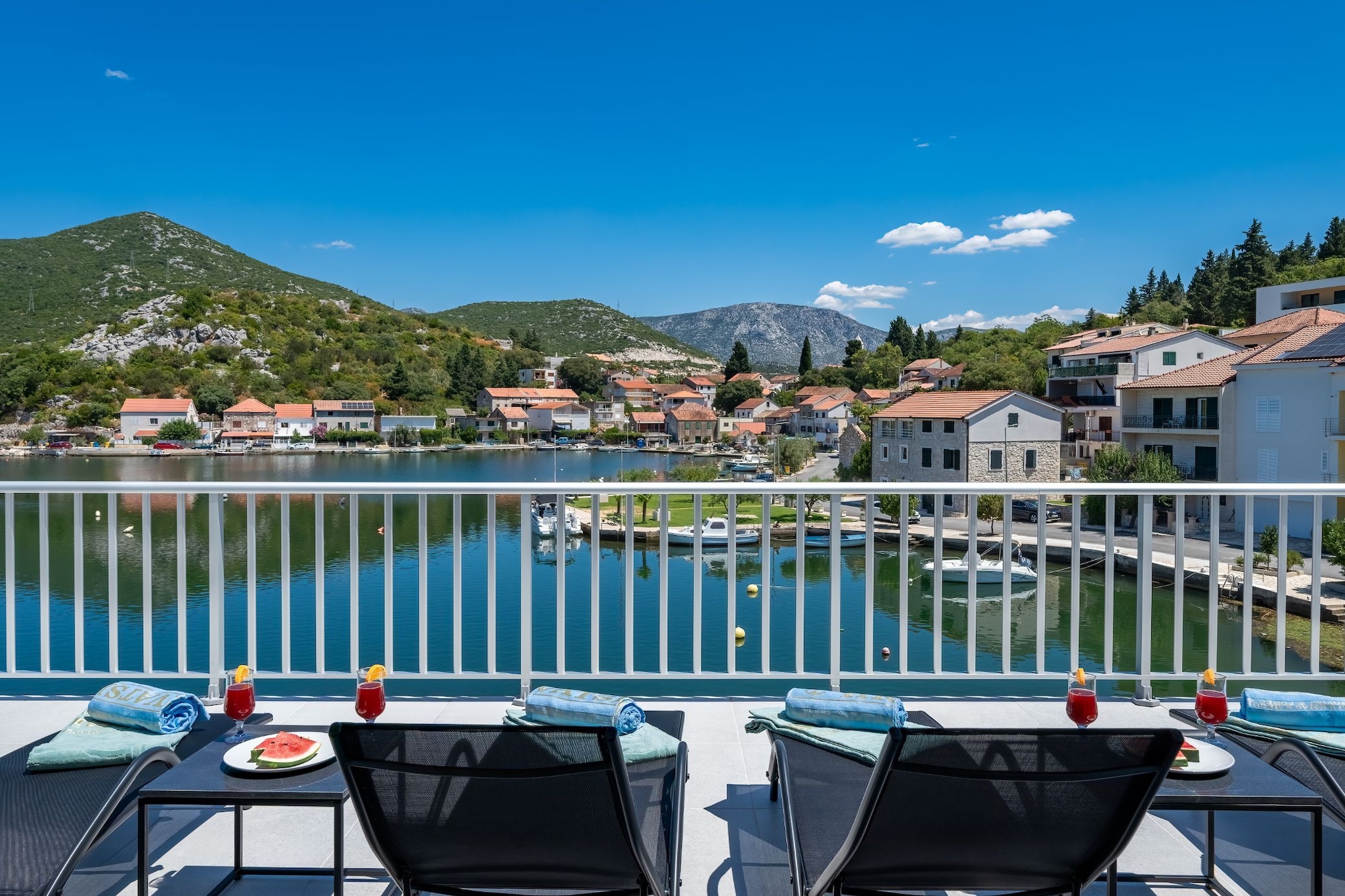 Villa SENKA - Four Bedroom Villa-Terrasbalkon