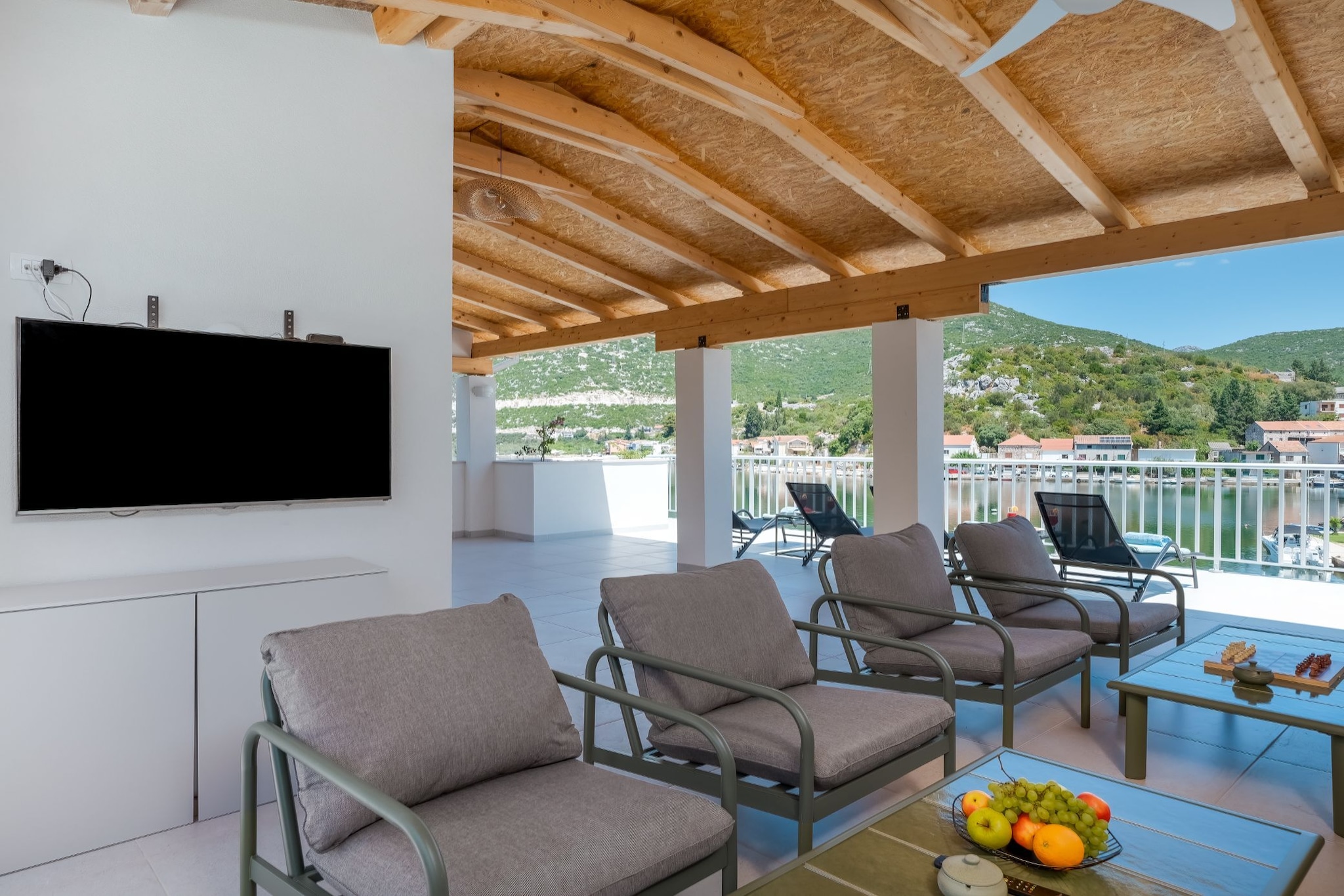 Villa SENKA - Four Bedroom Villa-Terrasbalkon