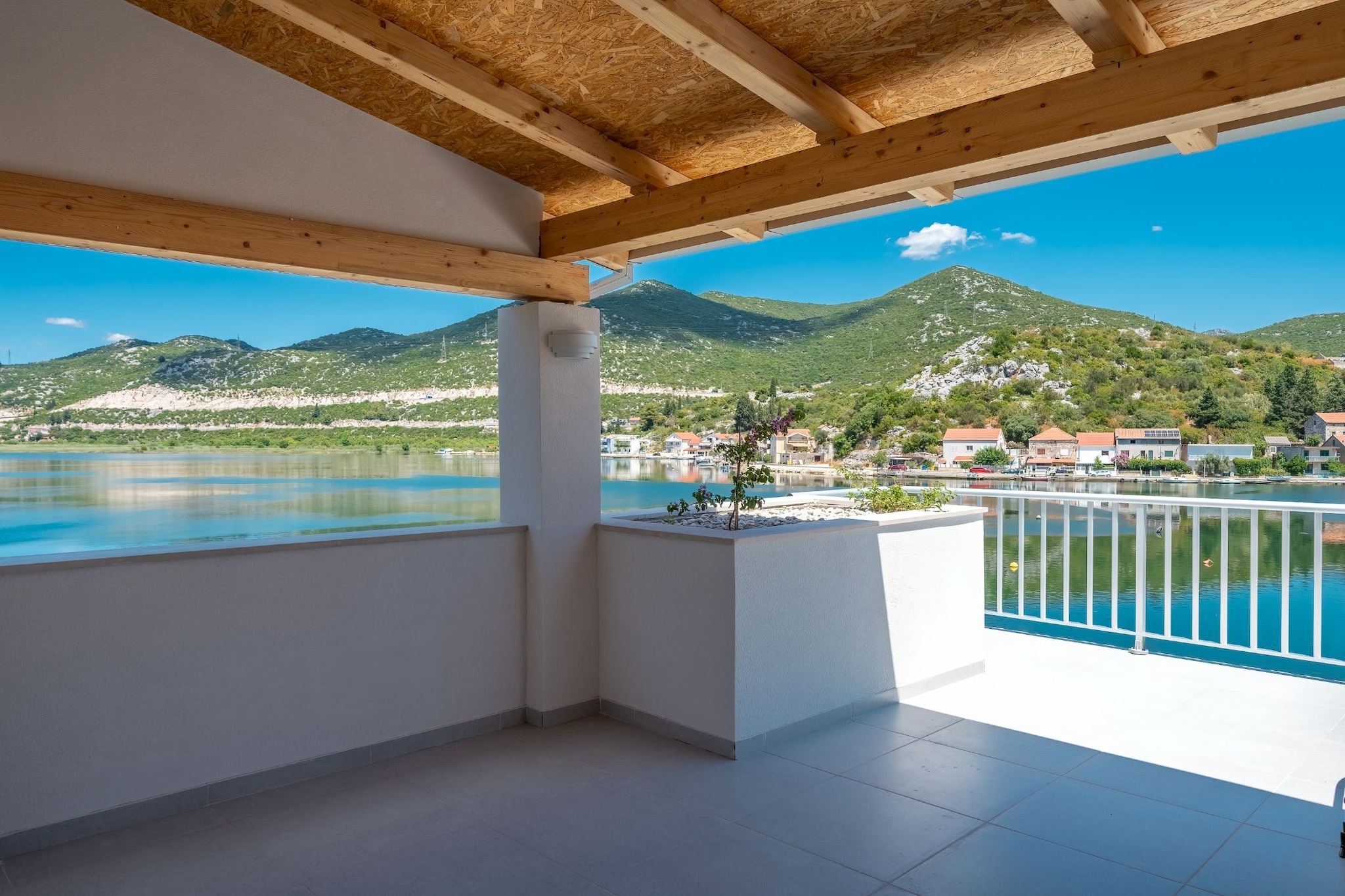 Villa SENKA - Four Bedroom Villa-Terrasbalkon