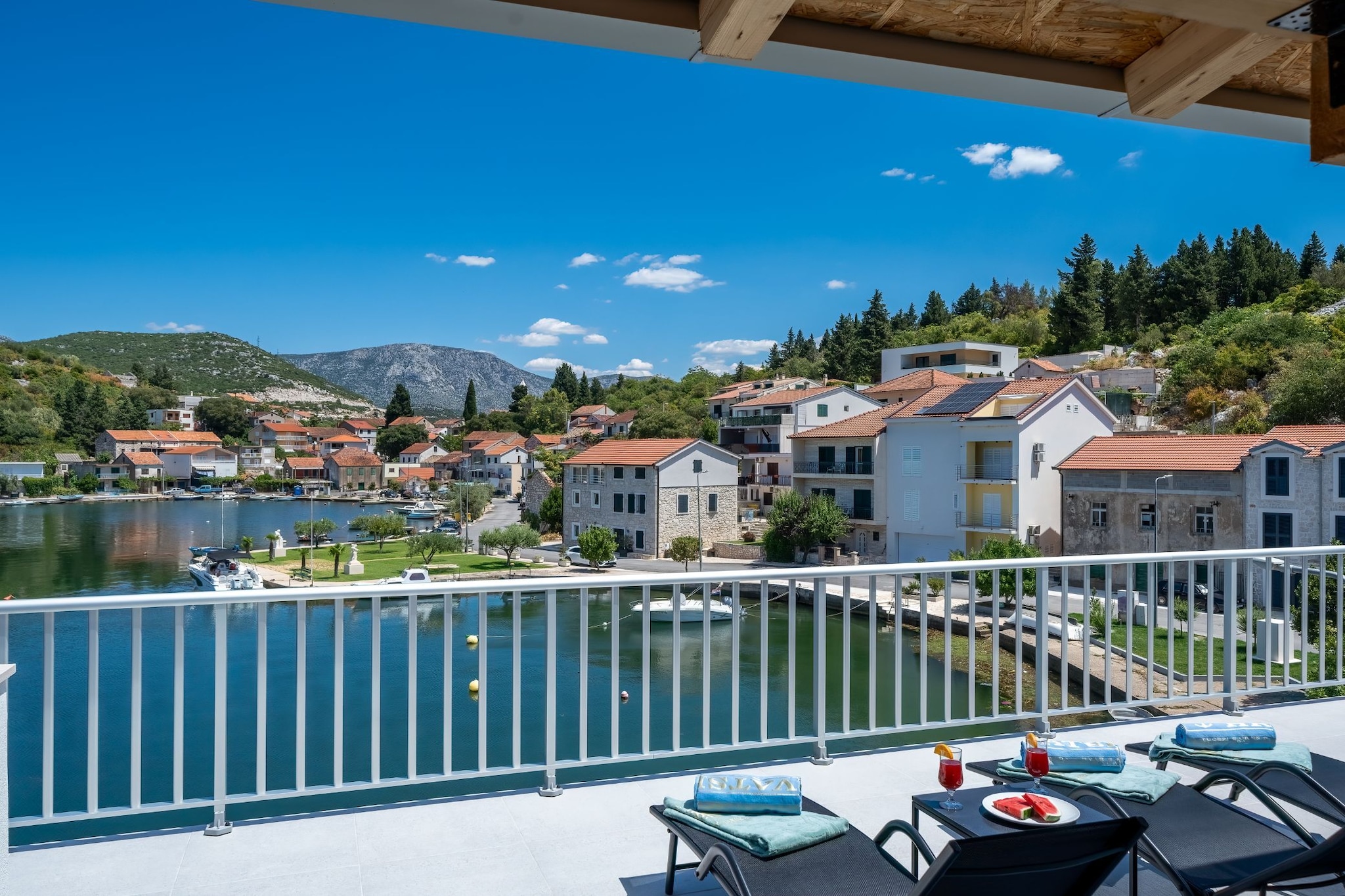 Villa SENKA - Four Bedroom Villa-Terrasbalkon