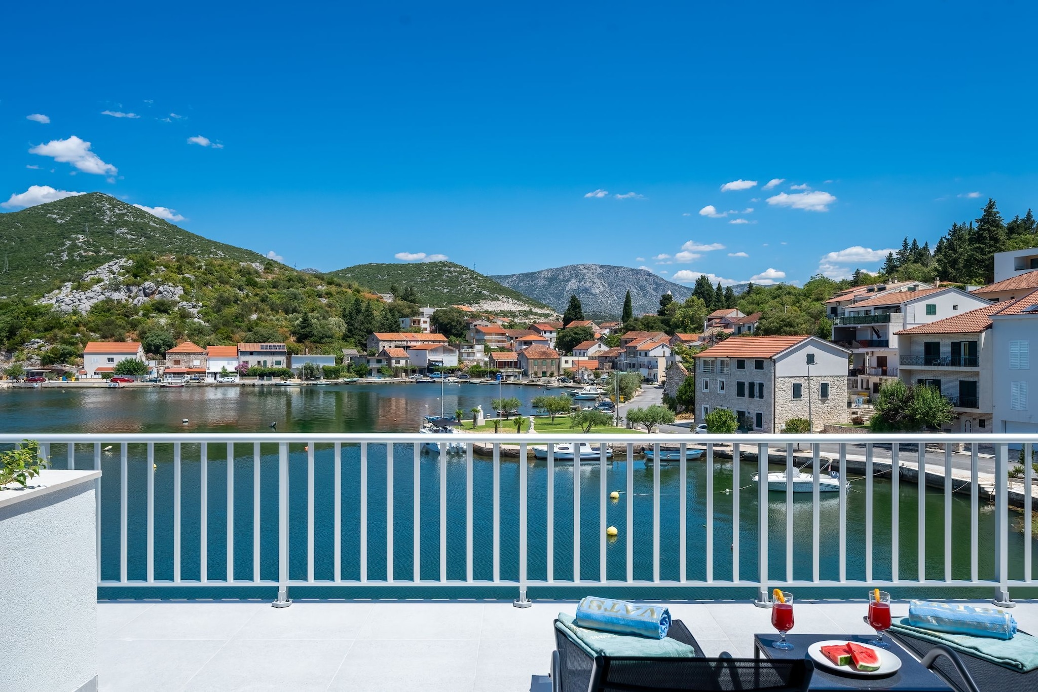 Villa SENKA - Four Bedroom Villa-Terrasbalkon