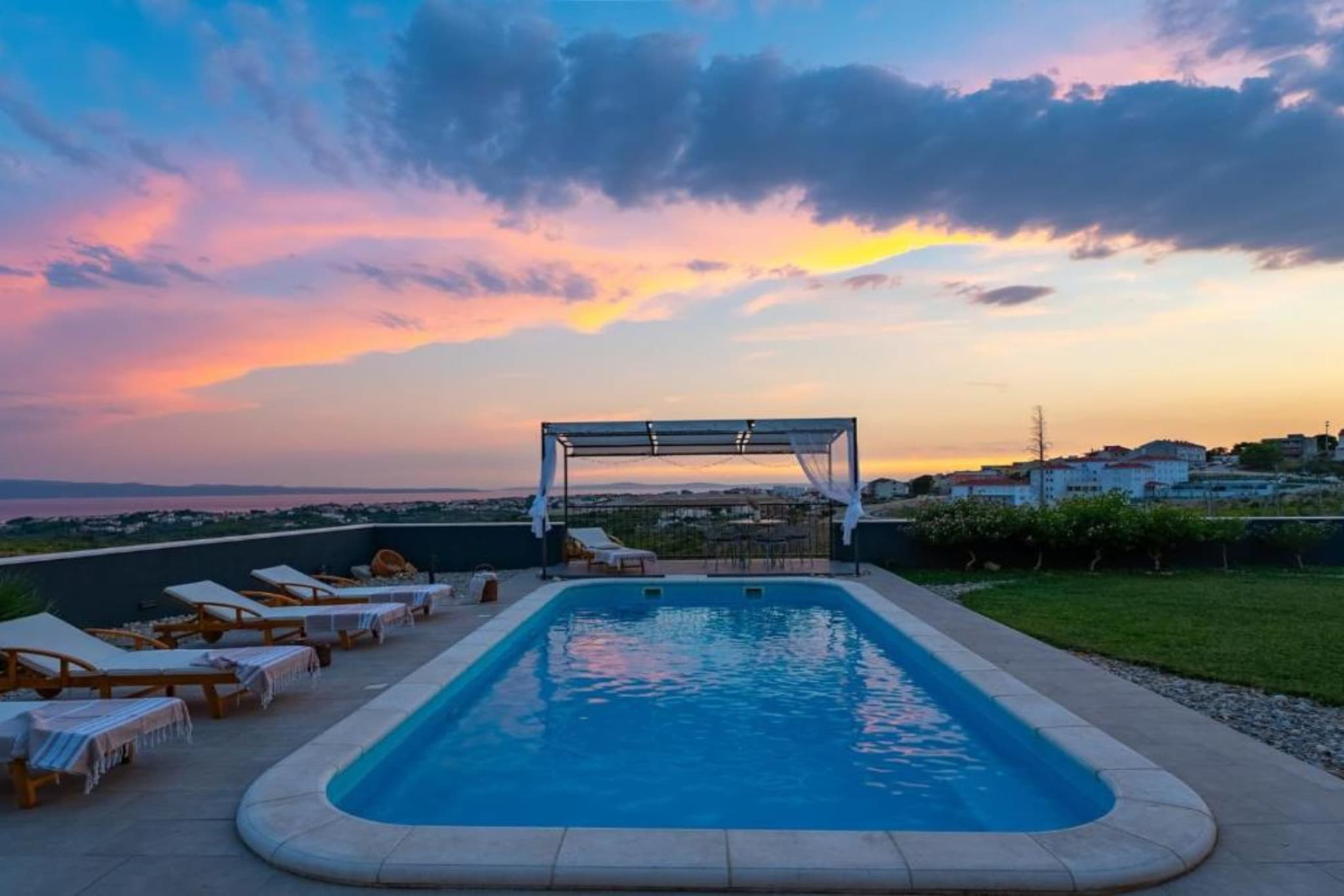Villa Judita - Five Bedroom House-Zwembad