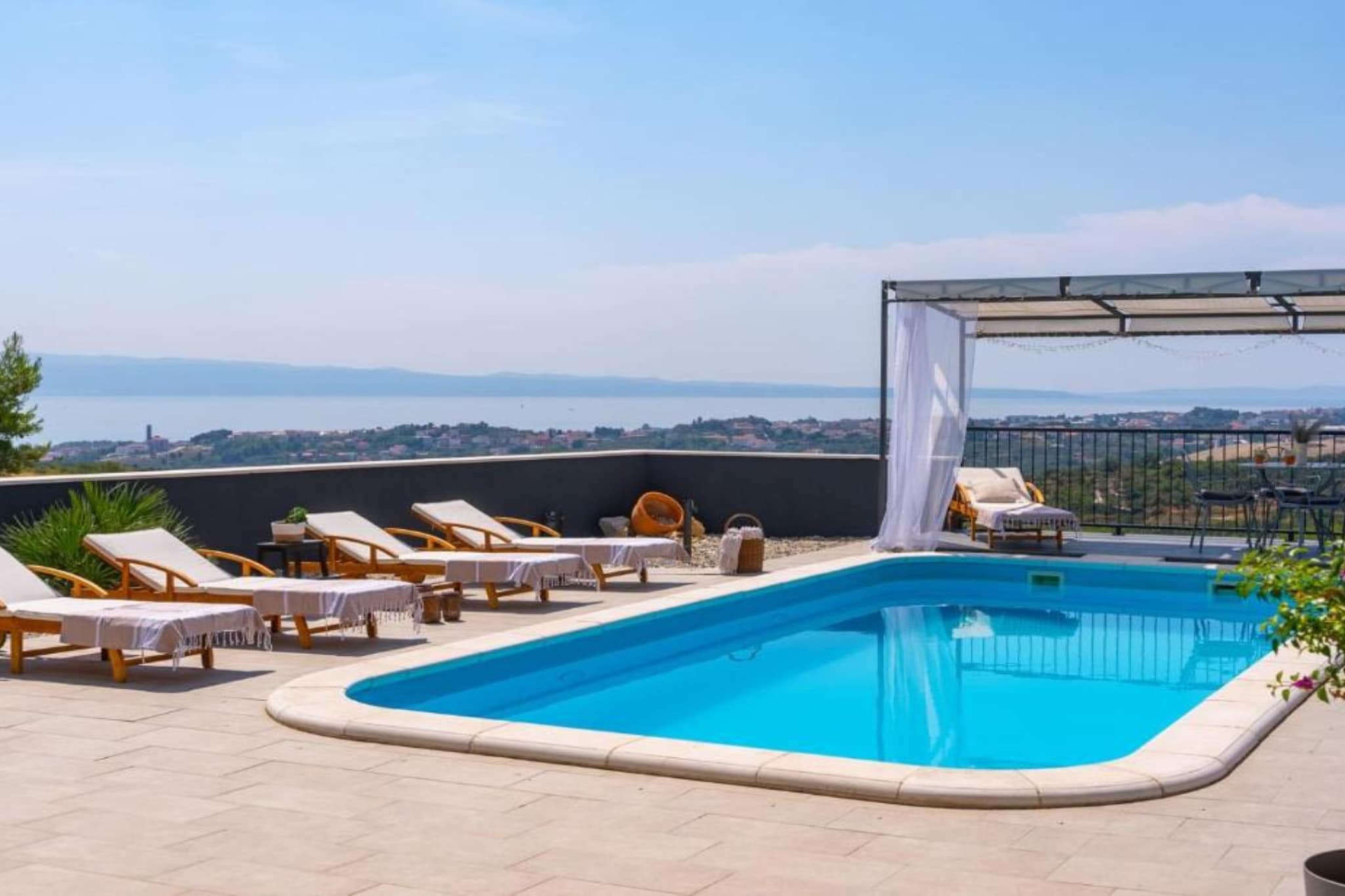 Villa Judita - Five Bedroom House-Zwembad