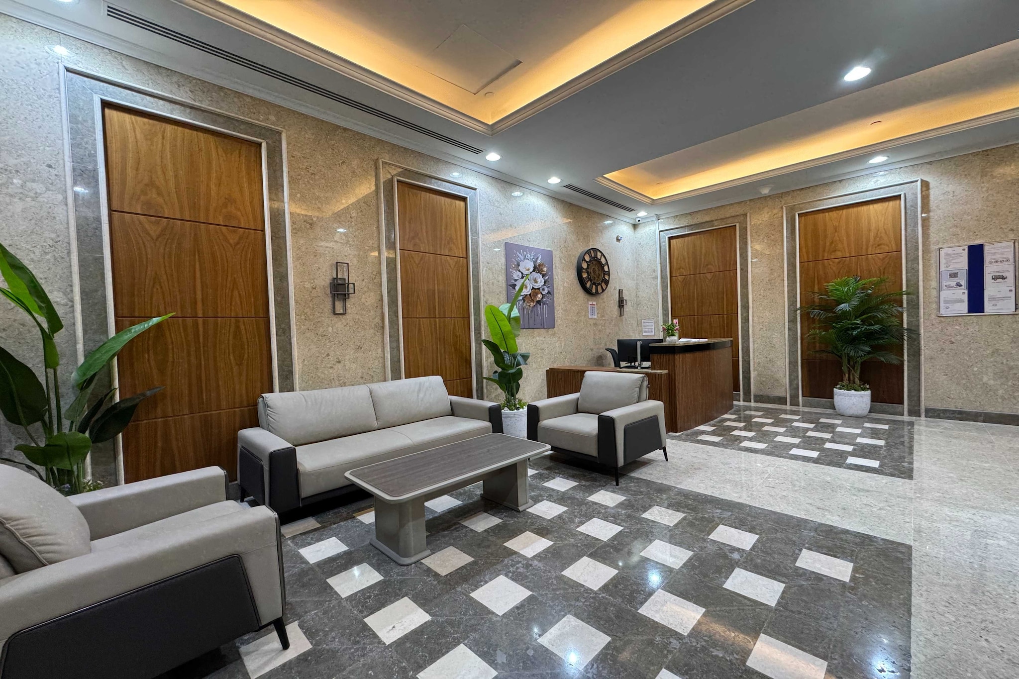 Ground floor: (bedroom(Internet access, double king size bed, TV, seating area, air conditioning, telephone), bathroom(washbasin, toilet, hairdryer, Towels incl., shampoo, body soap, Essentials))