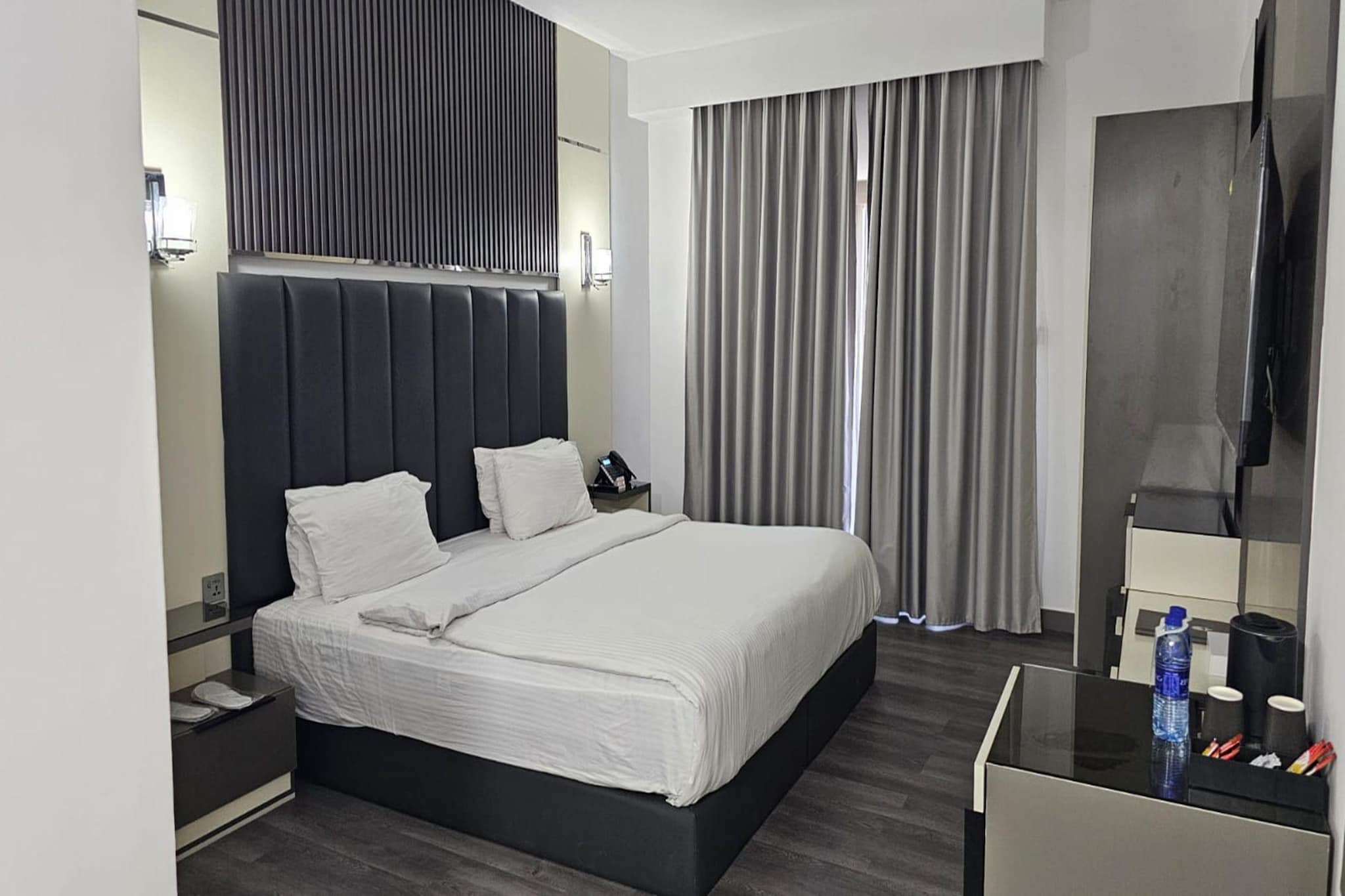 Ground floor: (bedroom(Internet access, double bed, TV, seating area, air conditioning, Towels/Sheets (Incl.), Trash compactor), bathroom(shower, washbasin, toilet, bidet, Essentials))