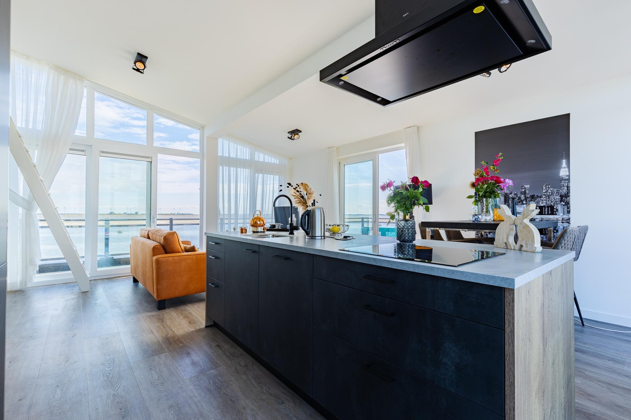 Penthouse with beach view