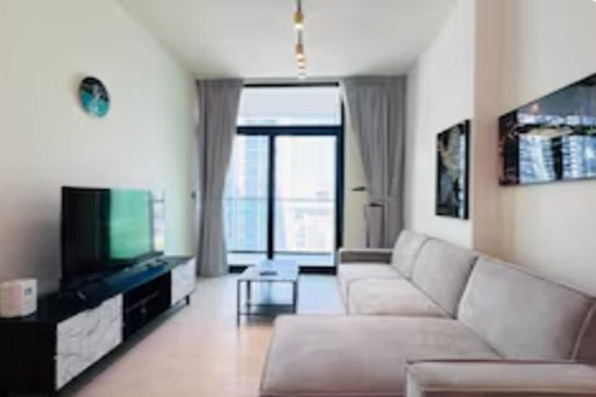 Luxurious Spacious 2 BR Apt. W/ Gym,Free Parking