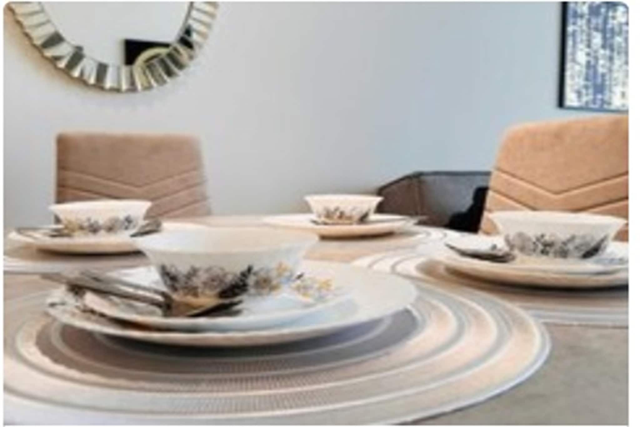 Luxury Dubai 2 BR Apt. with Gym, Parking & Pool